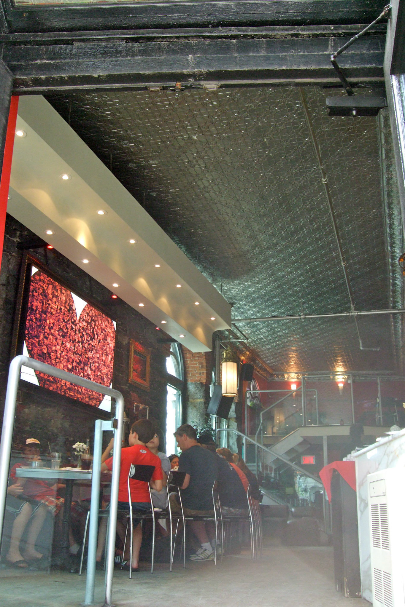 I really liked the look of this restaurant/bar/cafe where one of the early World Cup matches was playing, so I took a pit-stop