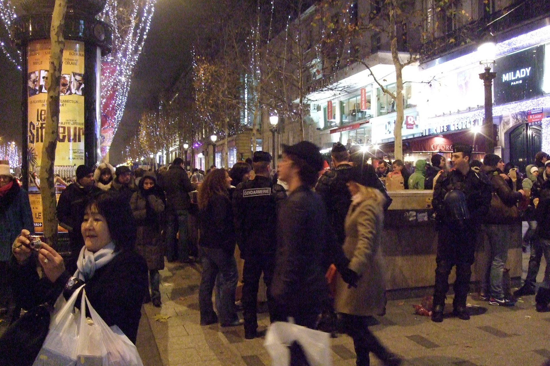 The crowd looked nice and festive; but there were clear signs it was time to get going....
