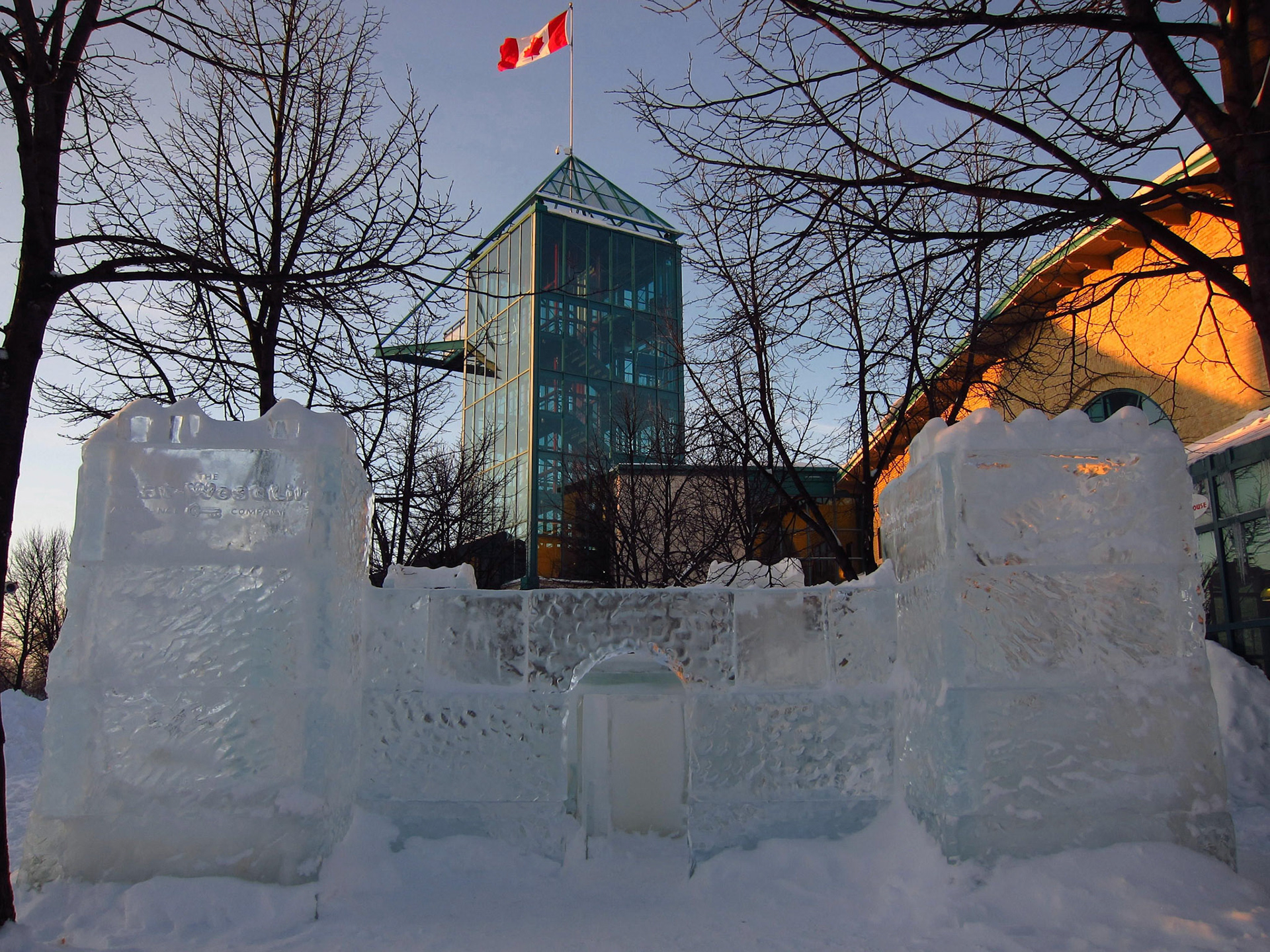 When the train arrives in the early morning, rush right away to the River Forks Tower...!