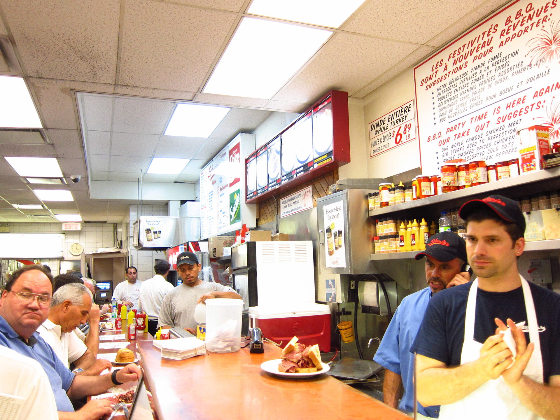 Our final epicurian stop in Montreal: the best Montreal smoked meat from Schwartz
