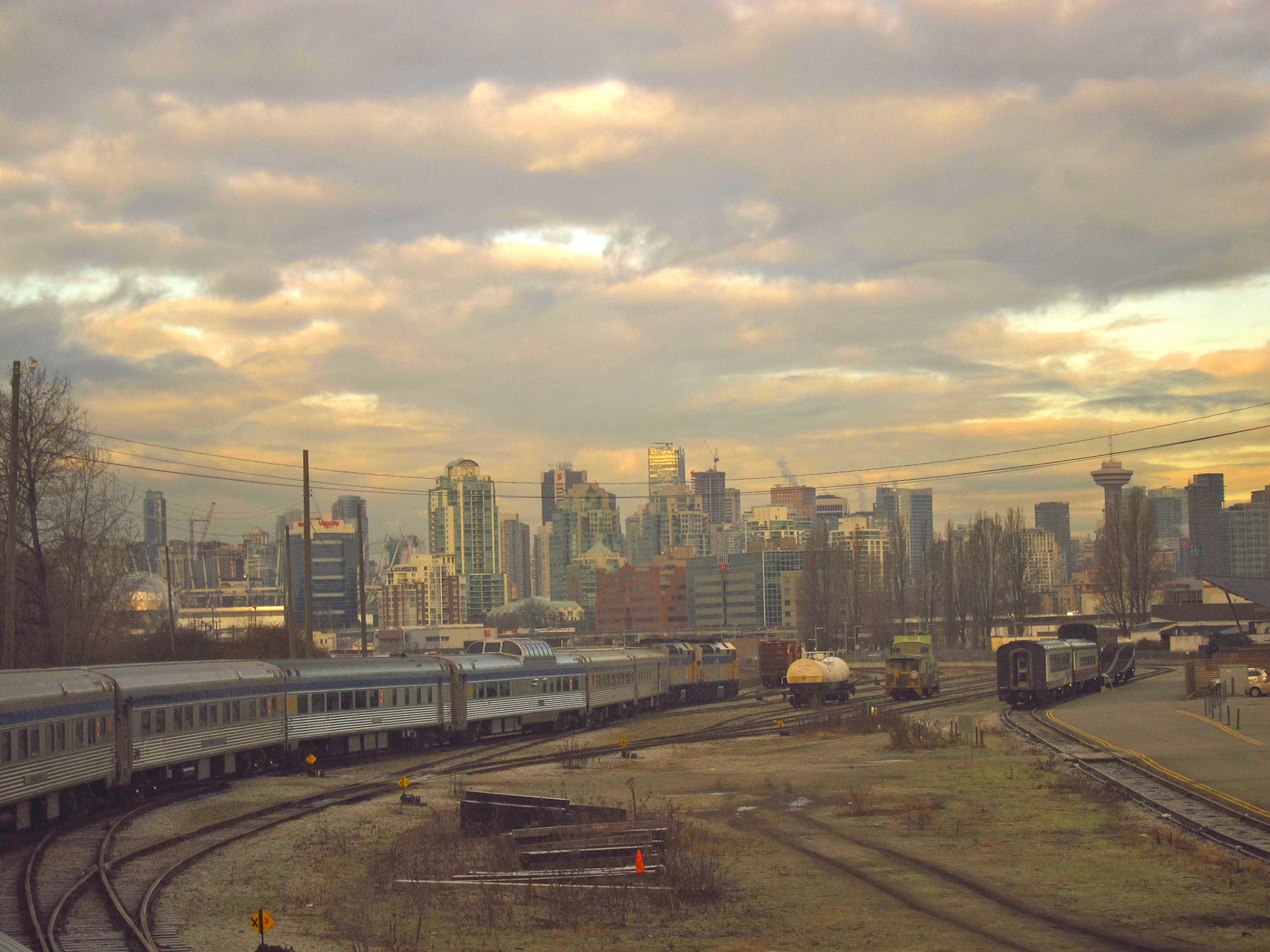 The Canadian approaches Vancouver - 5 days of urban exploration about to begin