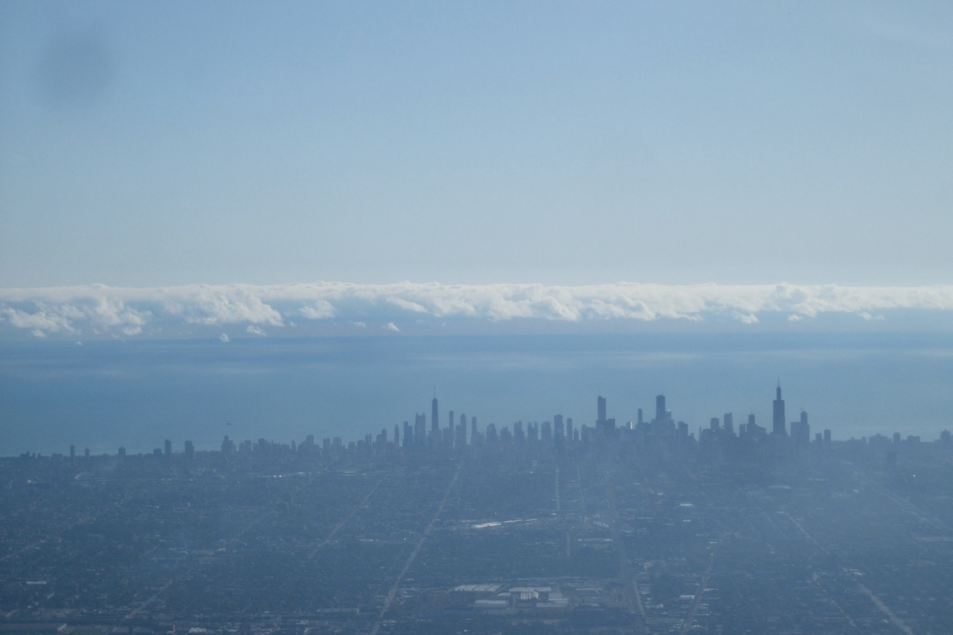 Leaving Chicago enroute to DC... passing by the Chicago skyline.
