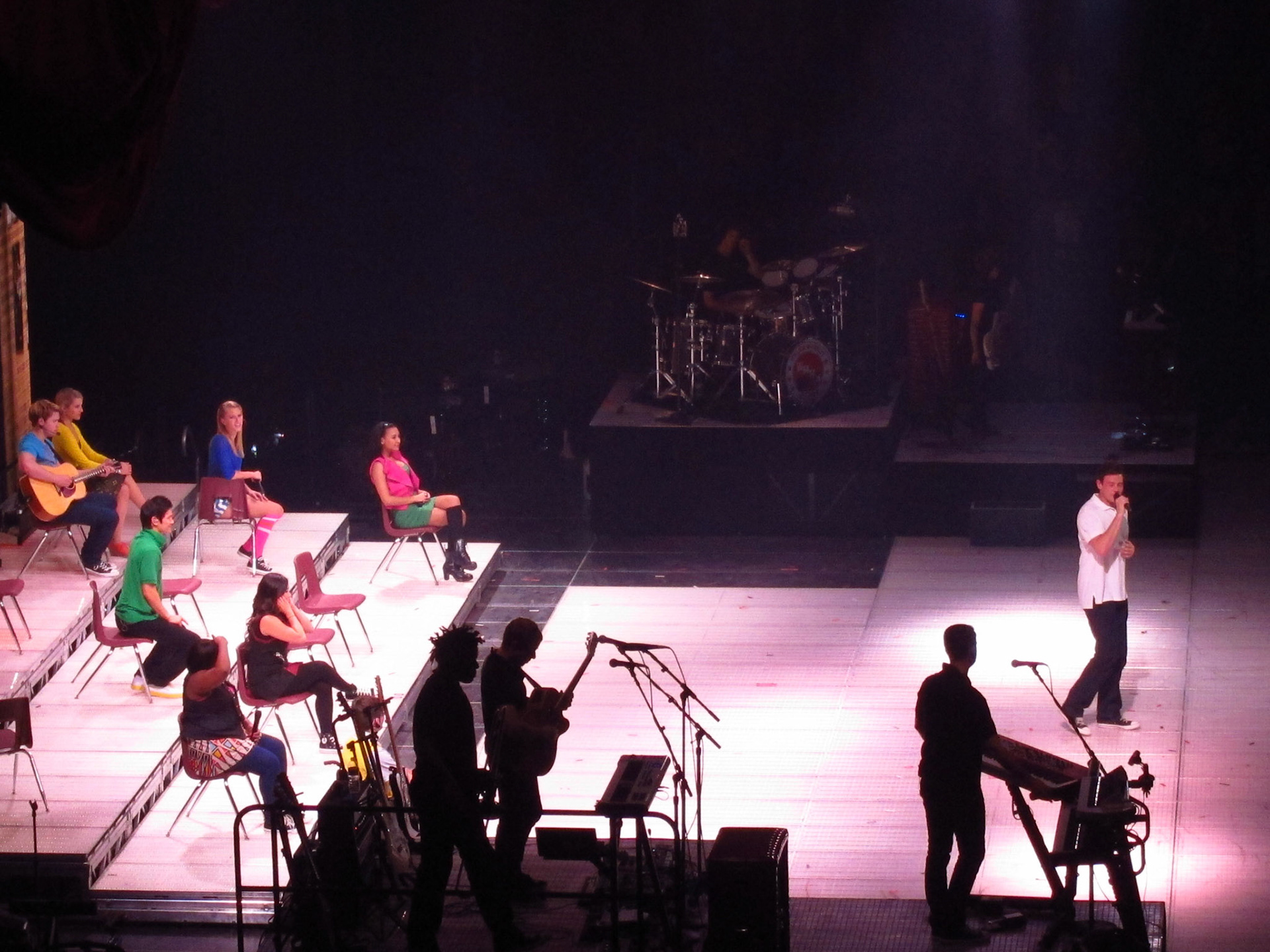 Finn and the Glee cast