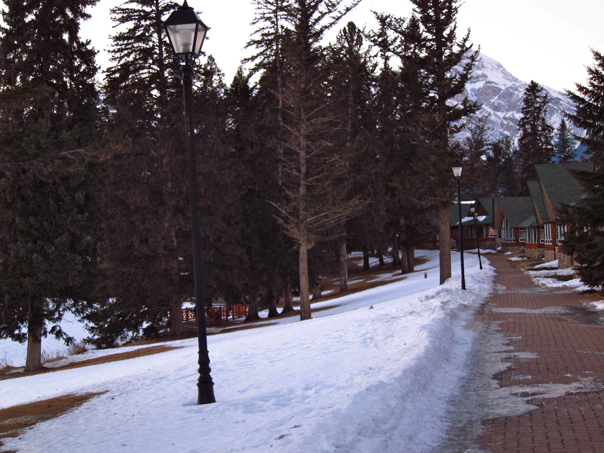 The guest rooms stretch out in cabins along Lac Beauvert at Jasper Park Lodge
