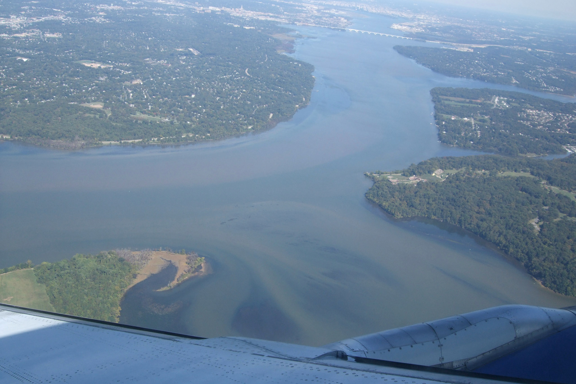 Love my window seats! I'm the guy who has to spin his baseball cap backwards to get his nose closer to the window. Flying over the Potomac River
