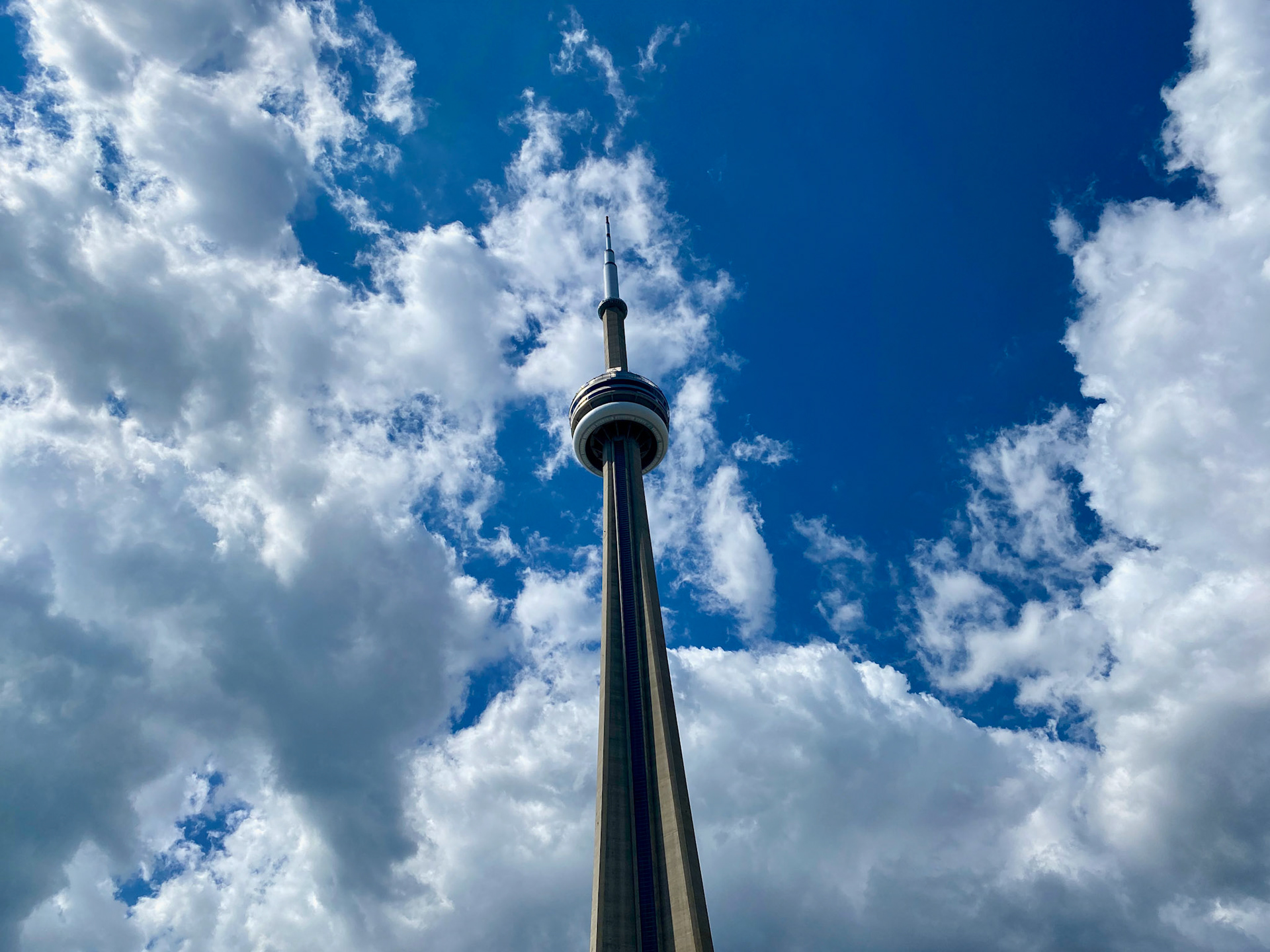 An absolutely aweome beautiful day in Toronto exploring the city