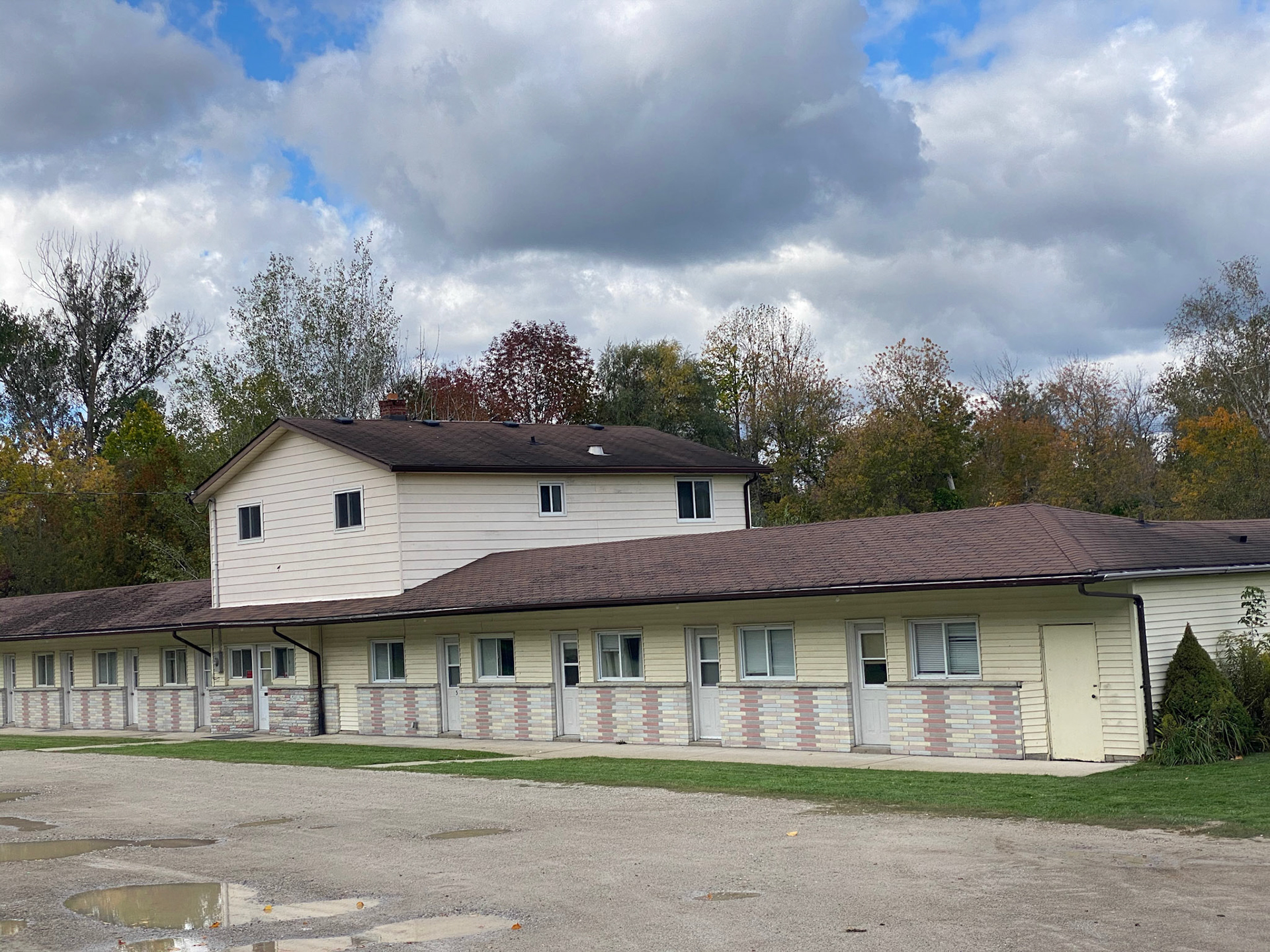 Visiting the Rosebud Motel from Schitt's Creek!