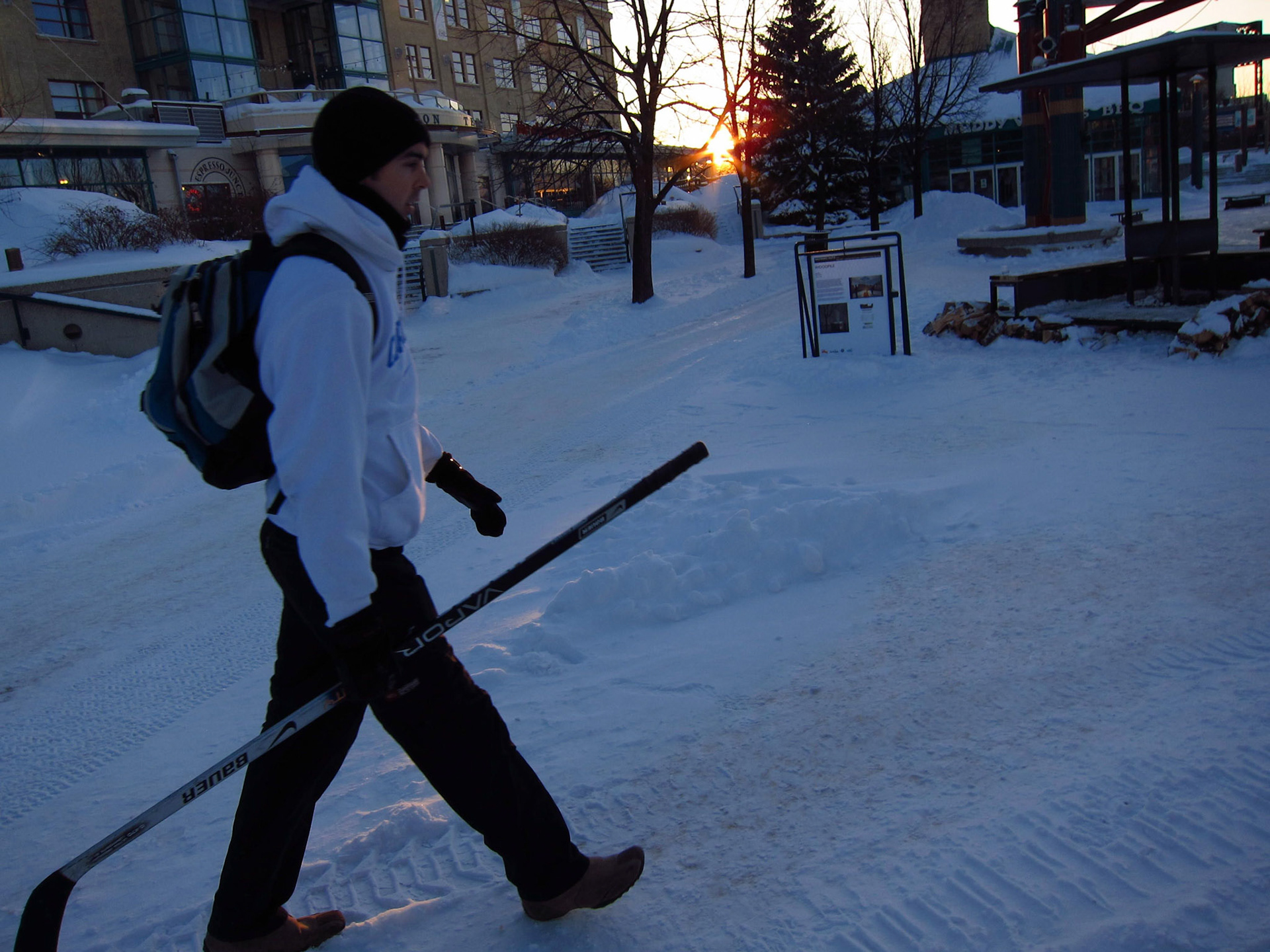 Cliche as it may look: this was a typical sight around the Forks in Winnipeg: hockey players heading to the river to play