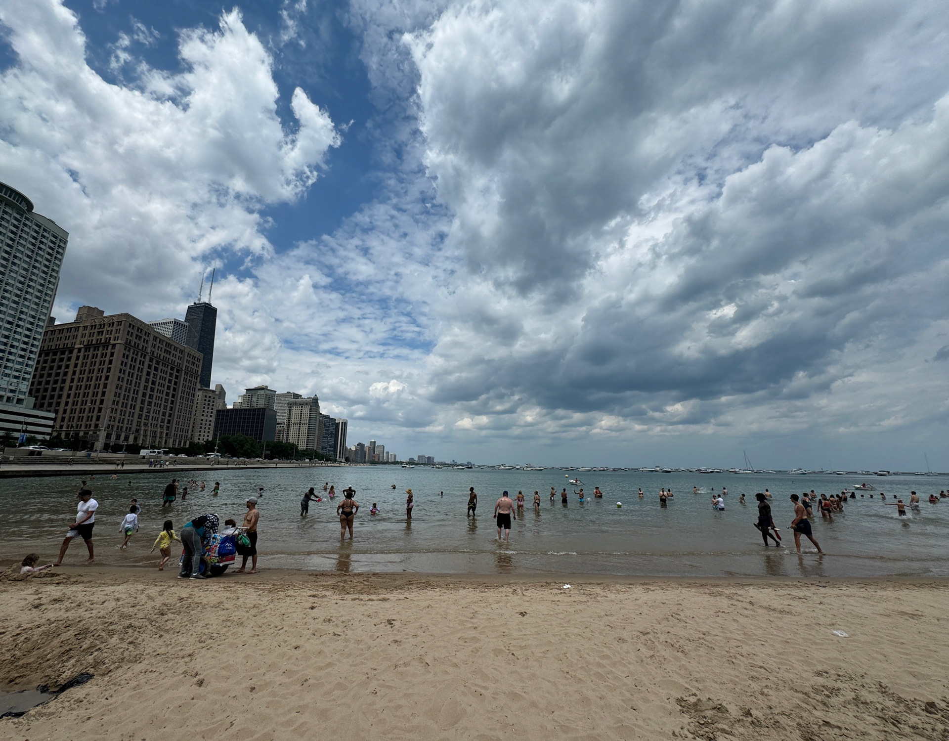 When I imagined spending my time exploring Chicago, I didn't consider that an afternoon at the beach would be possible! Beautiful sandy beaches are within easy access of downtown
