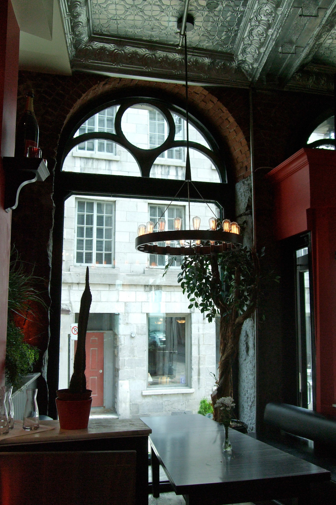 More neat deatails of the stylish Old Montreal bar