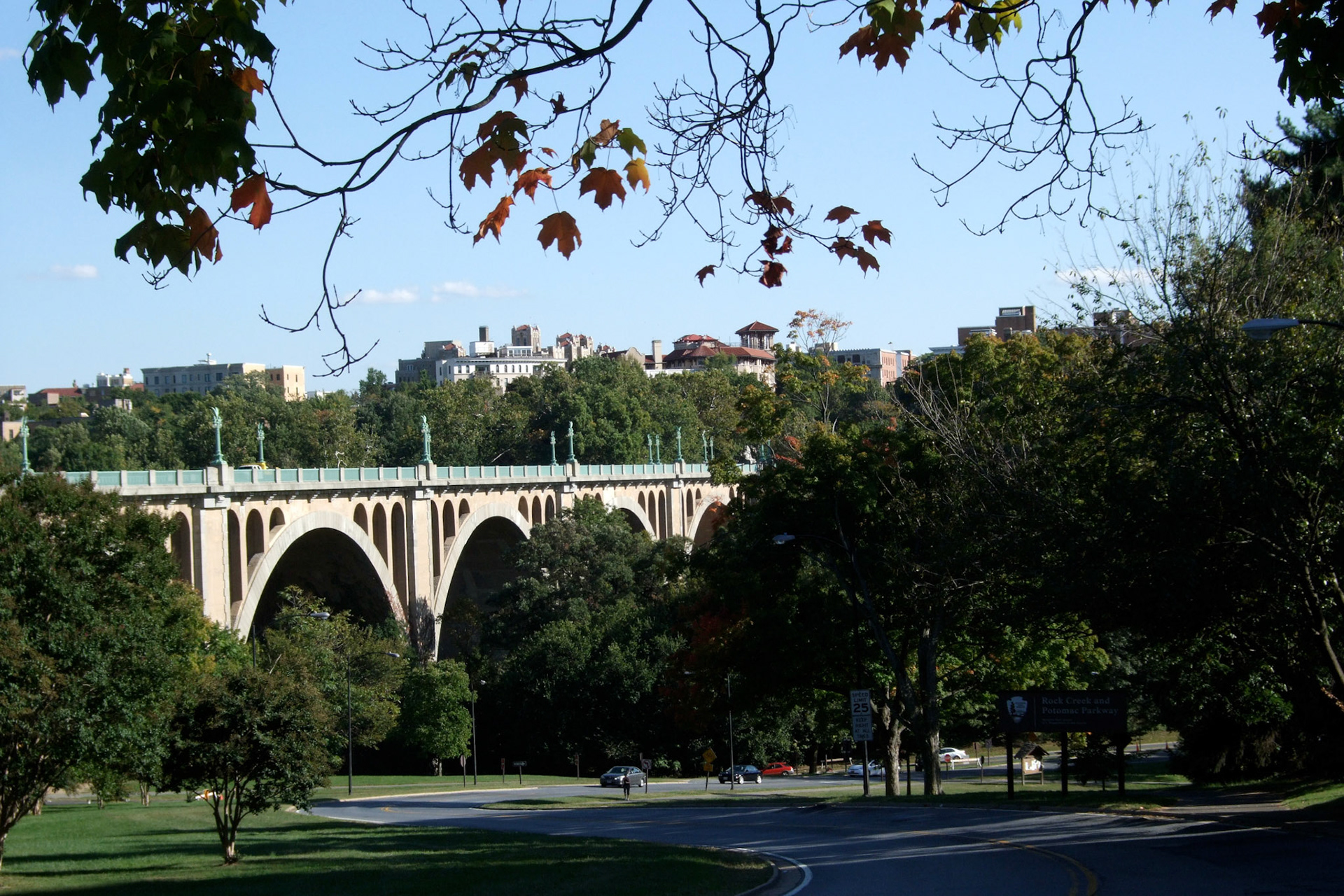 Fall is a great time of year to visit any city: especially when it's still 20 degrees C. Beautiful neighbourhood around my hotel near the Potomac