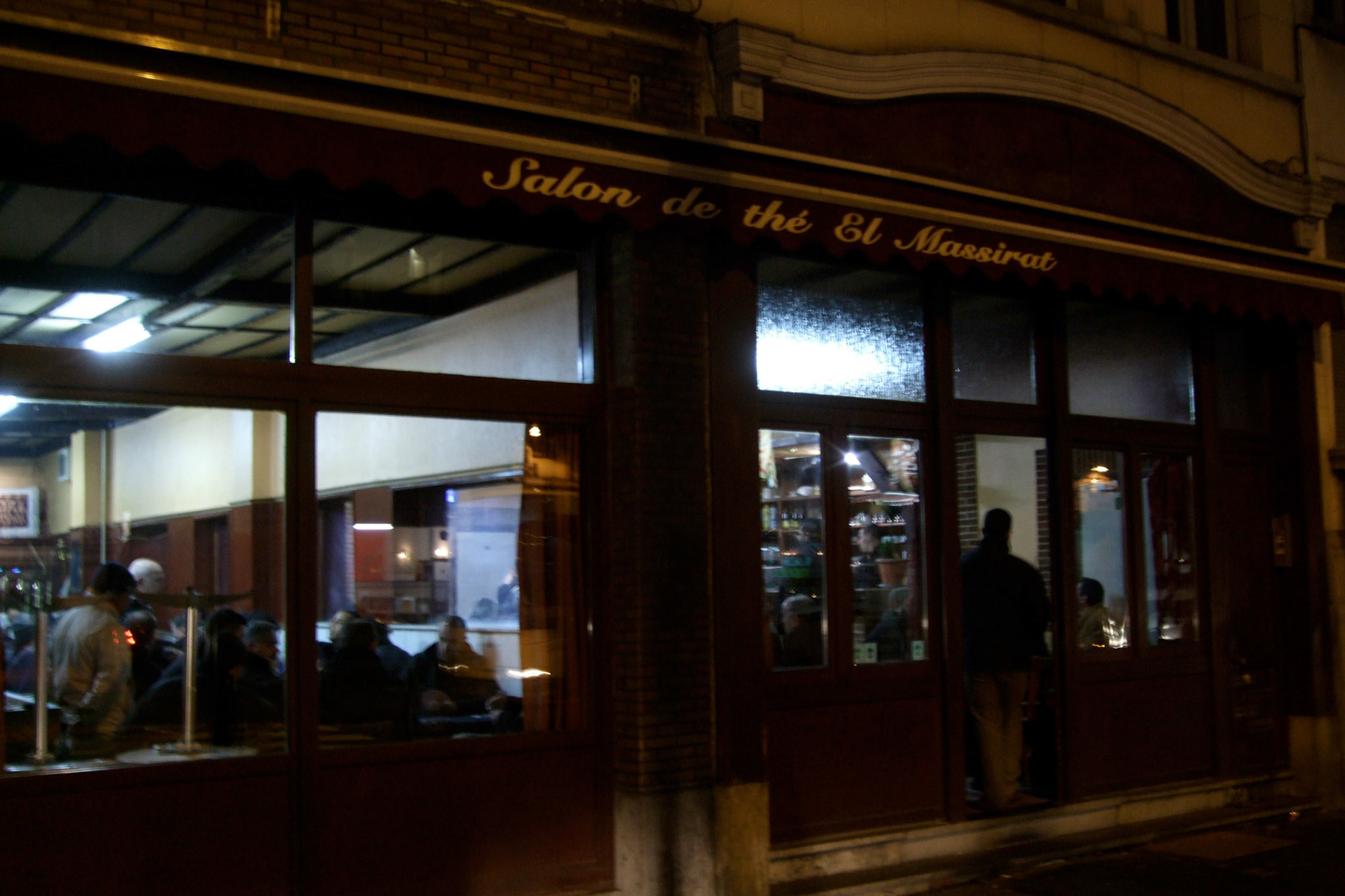 Saw plenty "Salons de the" - tea houses; were mostly men hung out to chat, smoke and drink tea. Like a pub