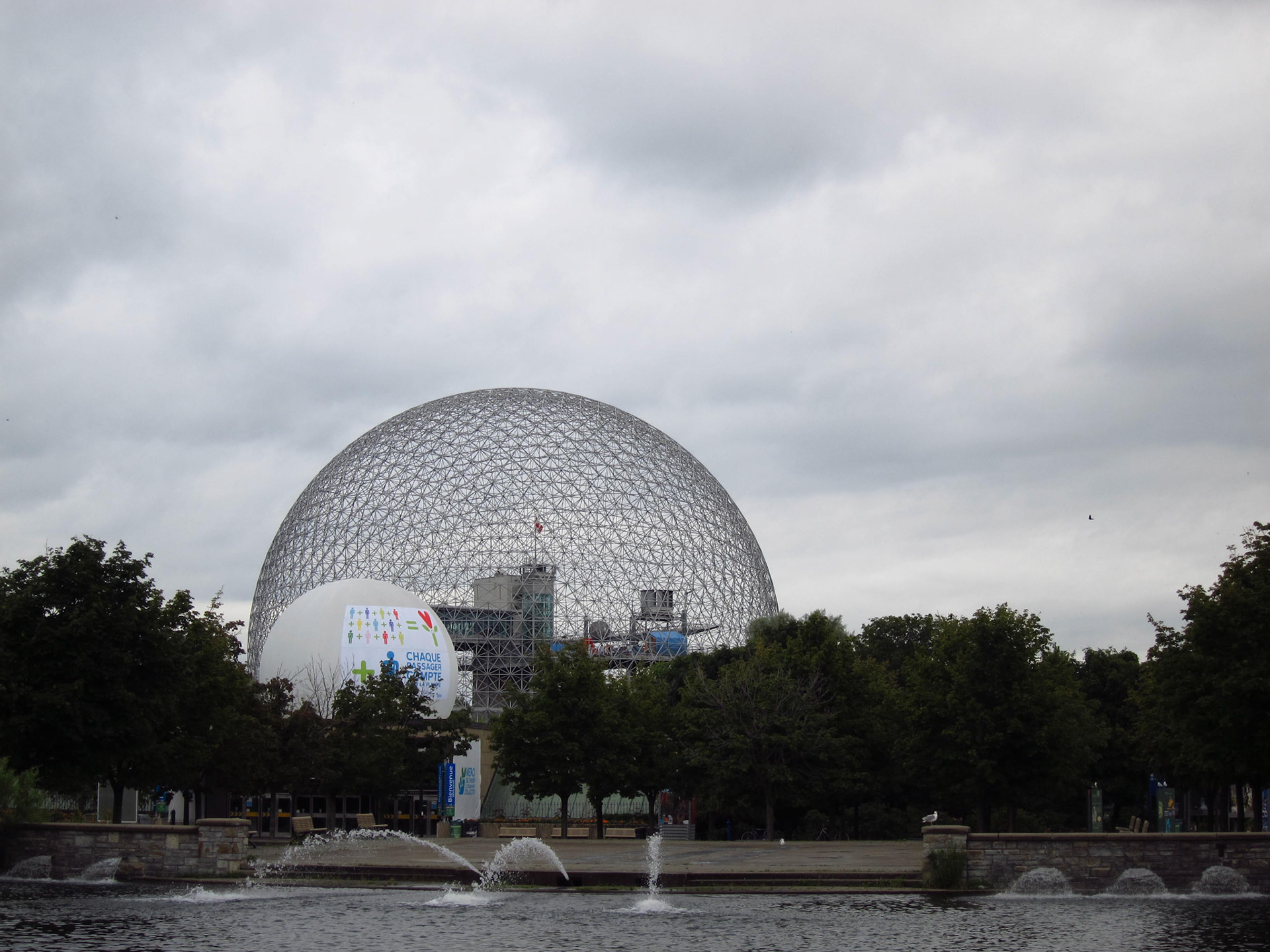 Kelly and I toured the peaceful Parc Jean-Drapeau on île Sainte-Hélène