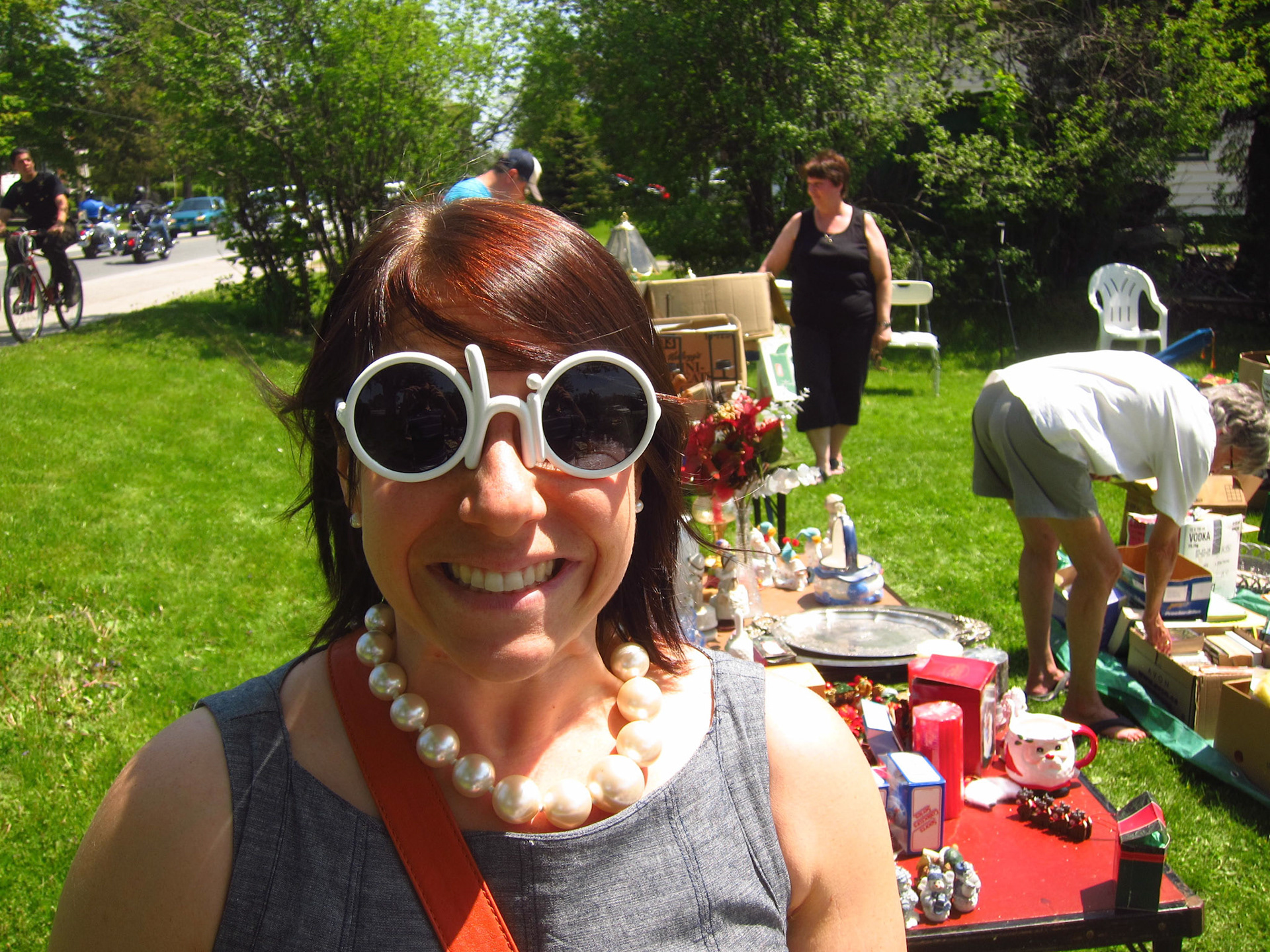 We took the scenic way to Ottawa: highway 7. Drove through lots of small towns with lots of yard sales