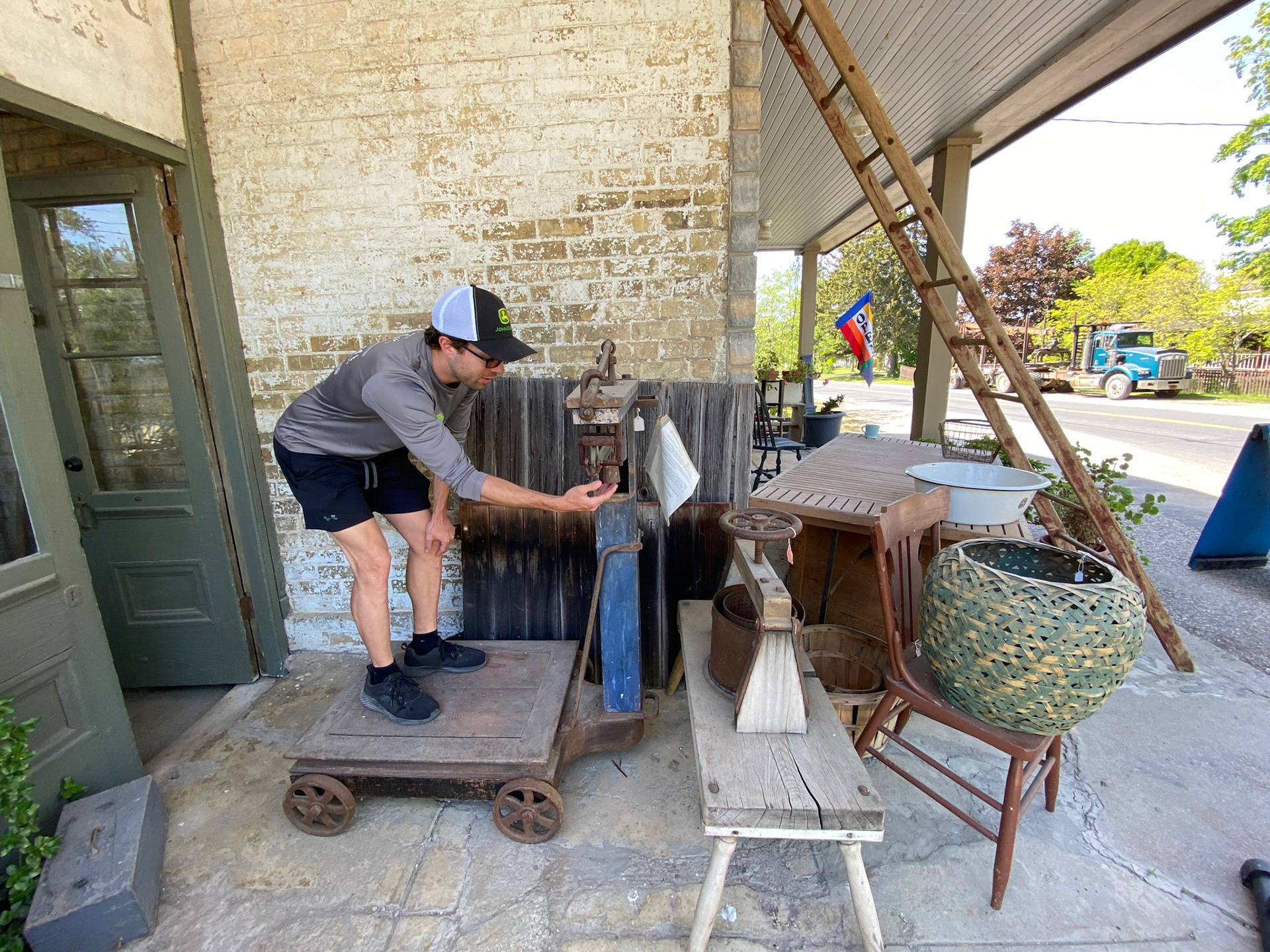 Lumley and Co. B&amp;B - Laurence's antique store and b&amp;B in Iona, visiting Emerson