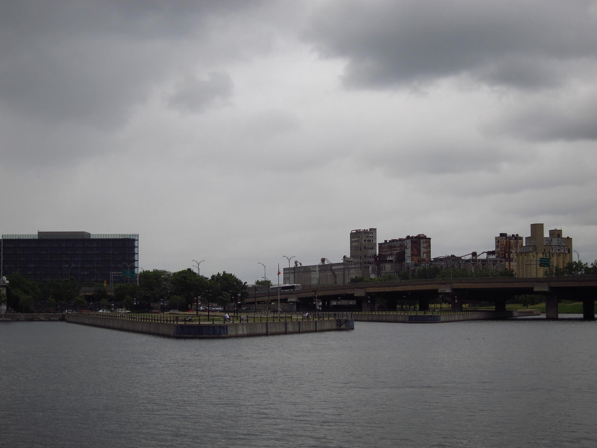 Riding Bixis along the Old Port of Montreal: checking out the old silos
