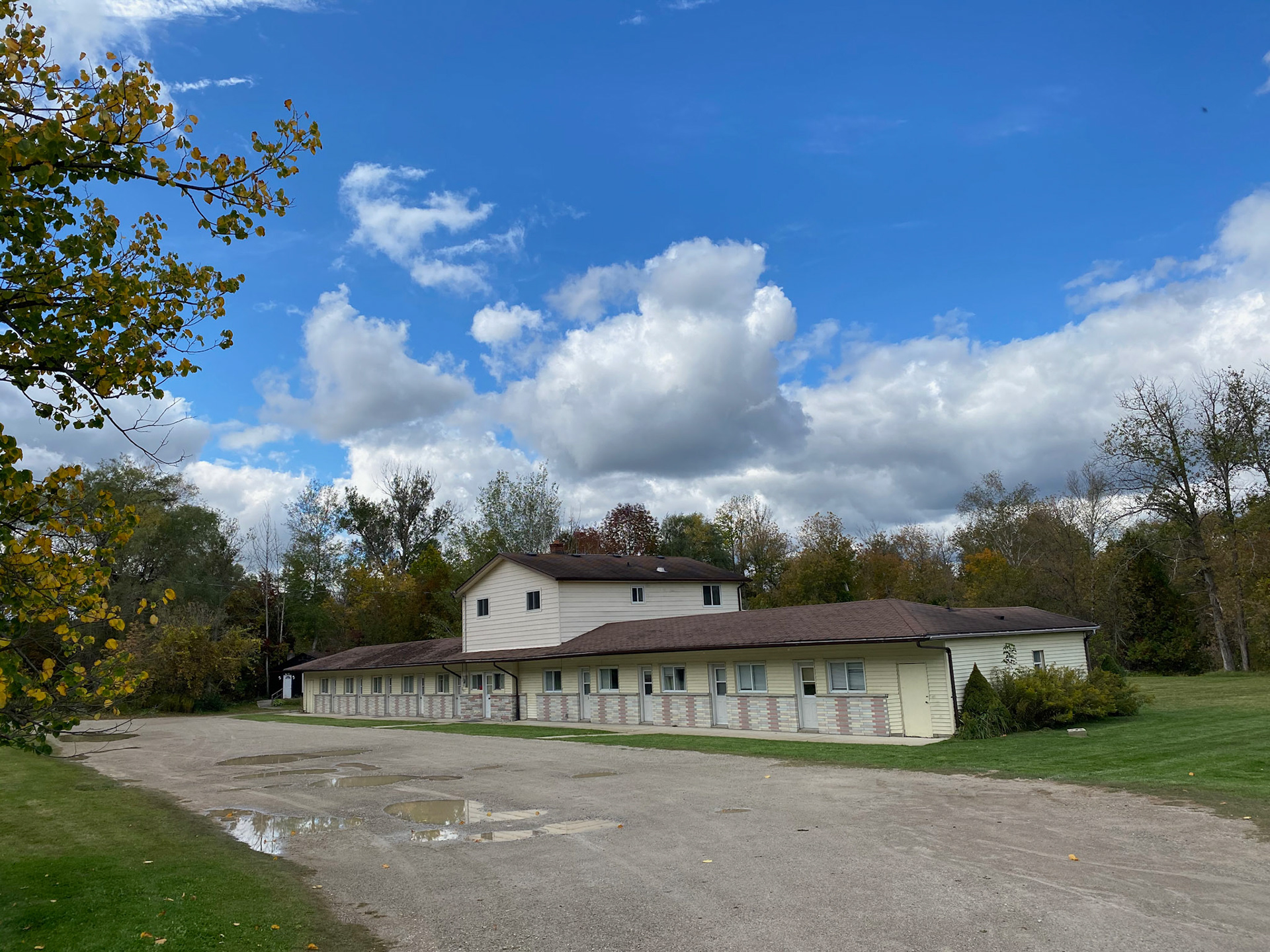 Visiting the Rosebud Motel from Schitt's Creek!