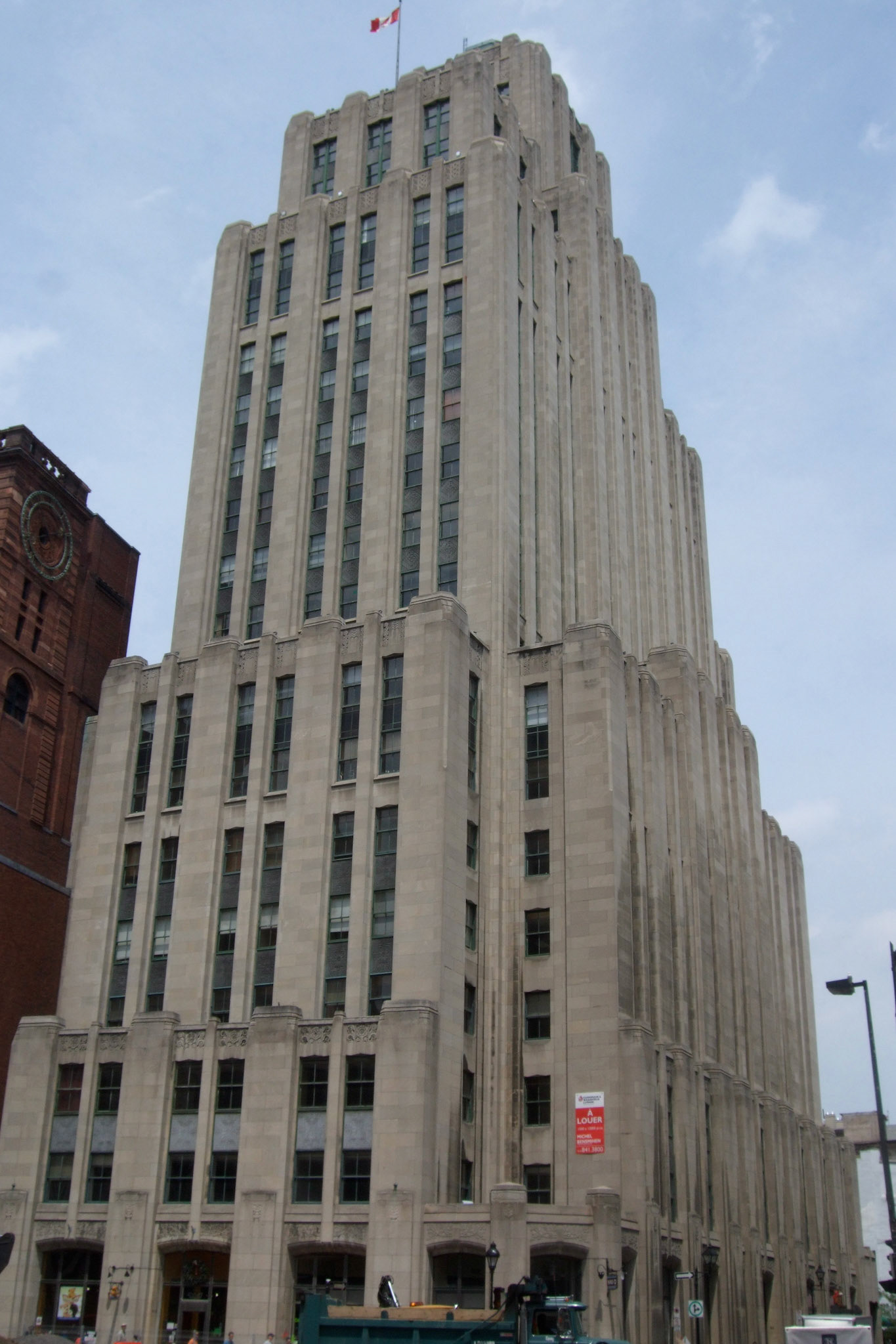 An art deco skyscraper at Place d'Armes