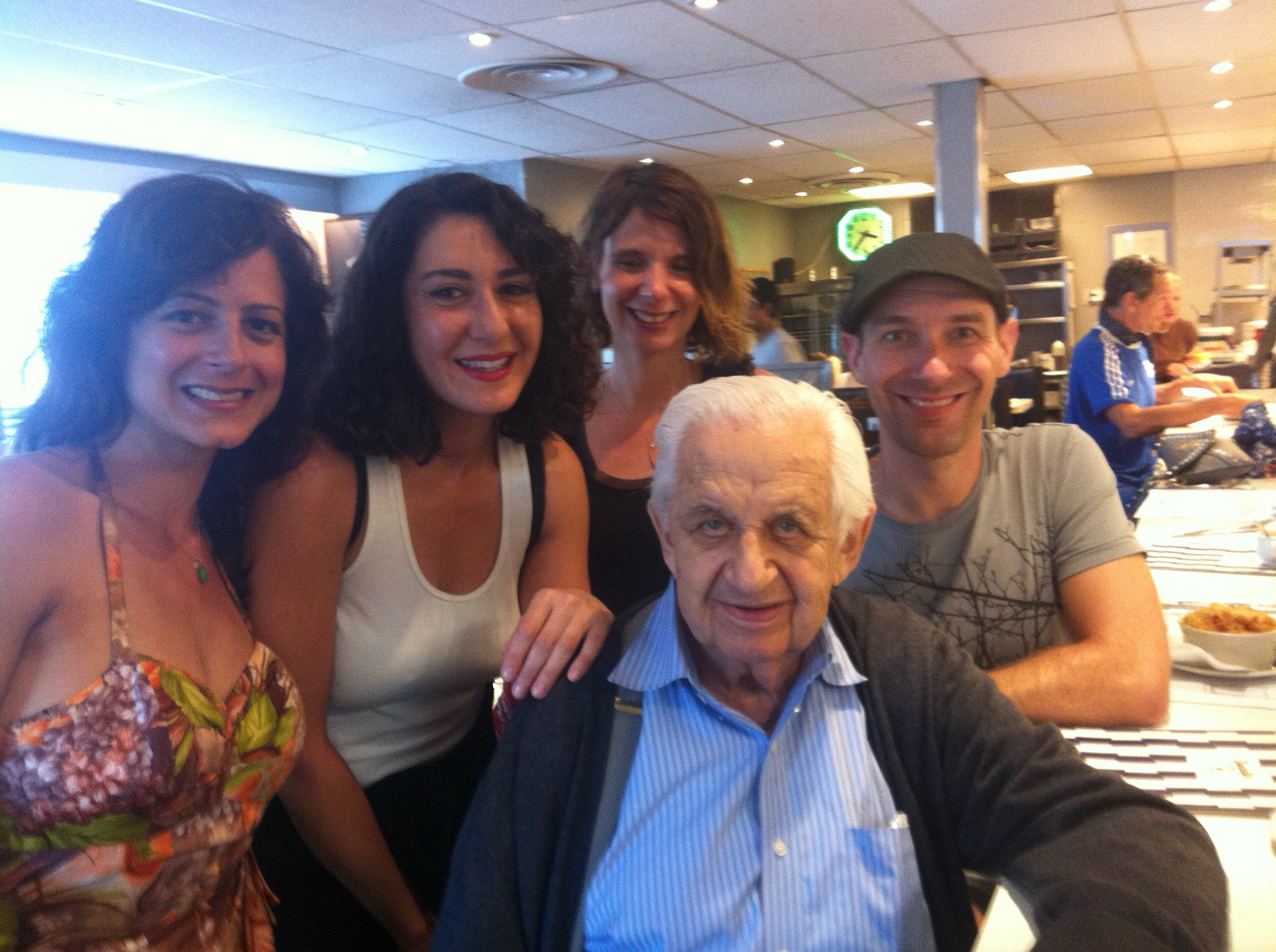 After the tamtams, I got a delicious bite to eat and milkshake at Montreal's legendary Beauty's diner. Who was I sitting beside? Beauty's founder Hymie Sckolnick!!