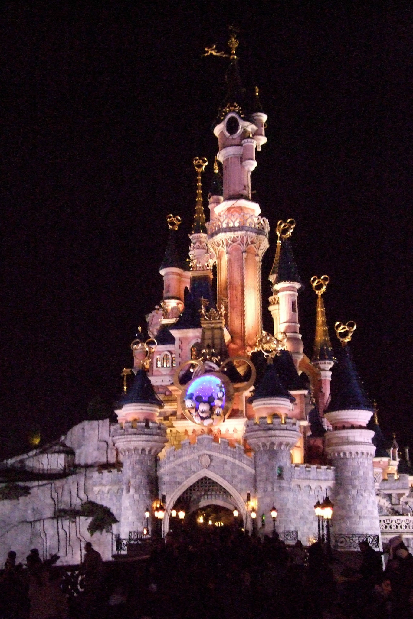 After riding several more rides and waiting in more lines, Disneyland Paris lit up for the night