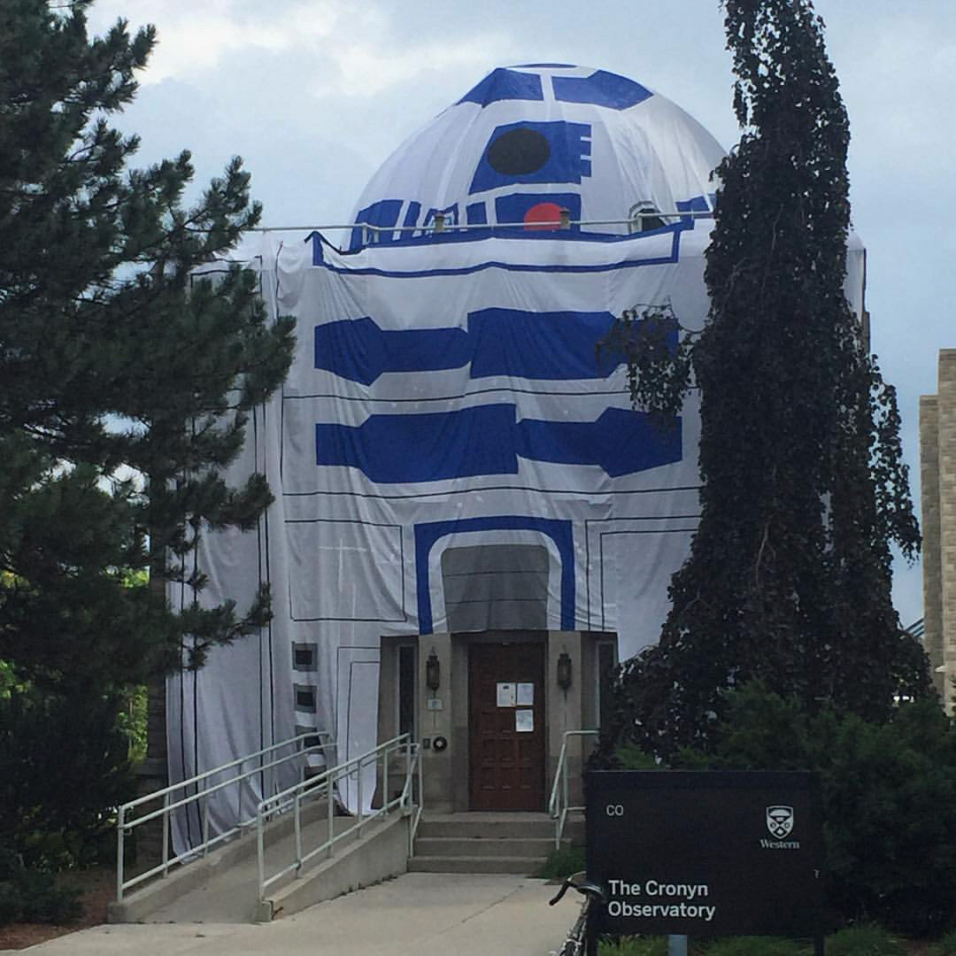 Incredible! @eng.sophs turned the Cronyn Observatory at @westernuniversity into a giant R2D2. Wow (@western)