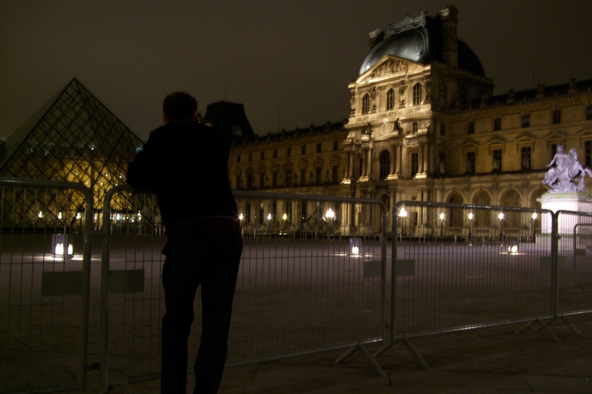 Looking at the Louvre at night