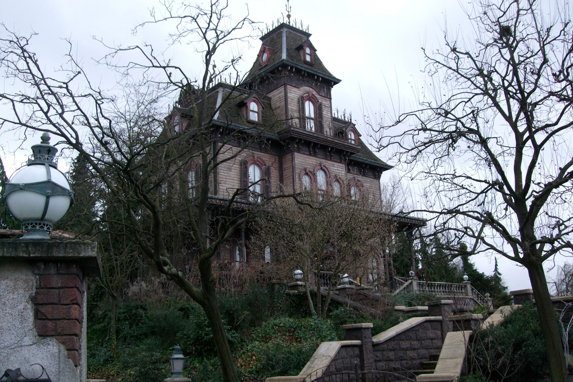 The Disneyland haunted mansion