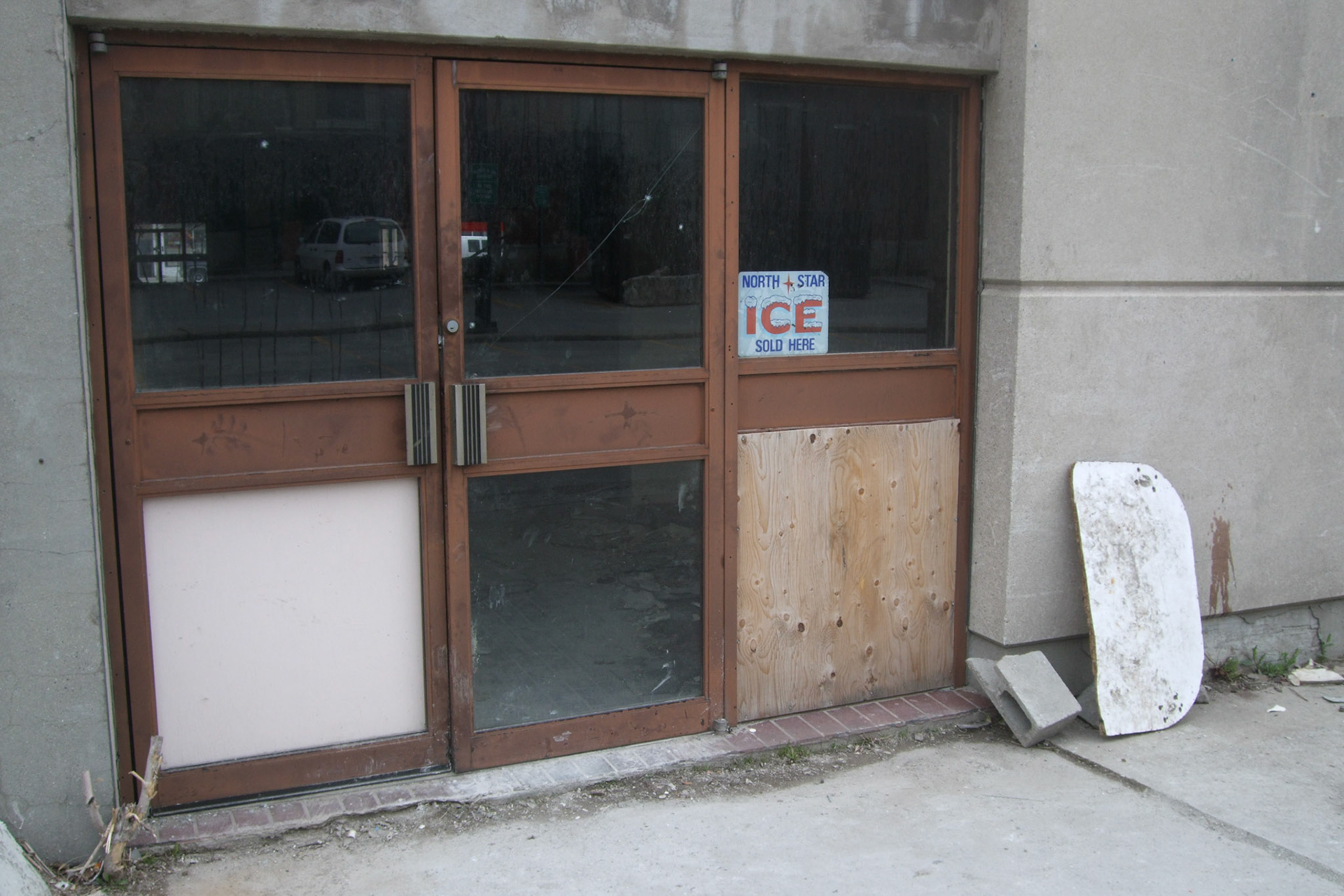 I'm fairly certain you can't get North Star Ice at this abandoned store in Old East