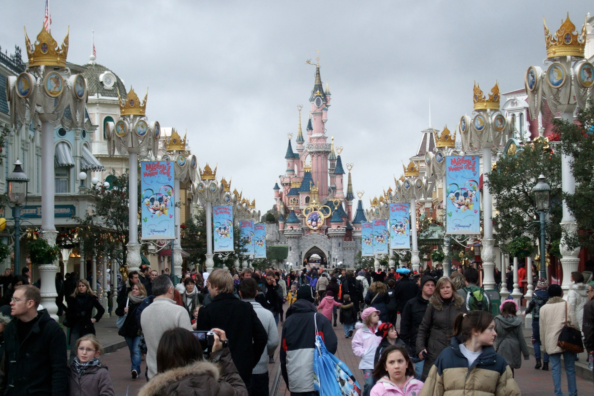 I'm sounding critical in my captions I realize. It was actually pretty neat. Looking down Main Street towards the Castle