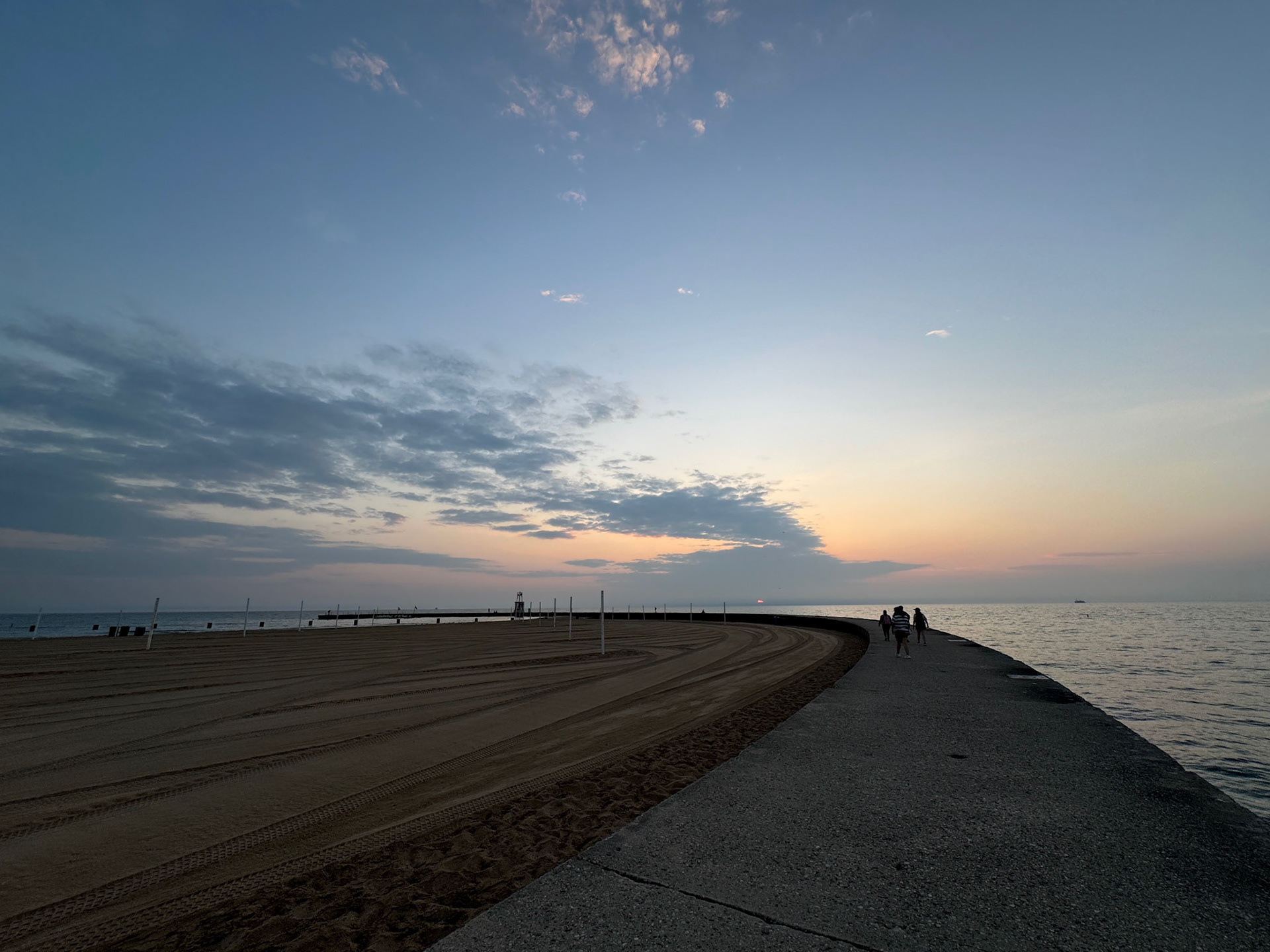 The North Avenue Beach pier, before sunrise