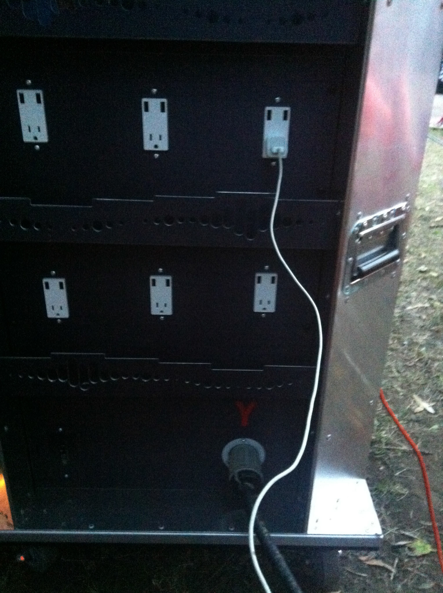 Plugs to charge your smartphones and drink some wifi