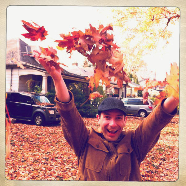 I love Autumn! Walking to brunch at @bagladyvariety with @jameswilk