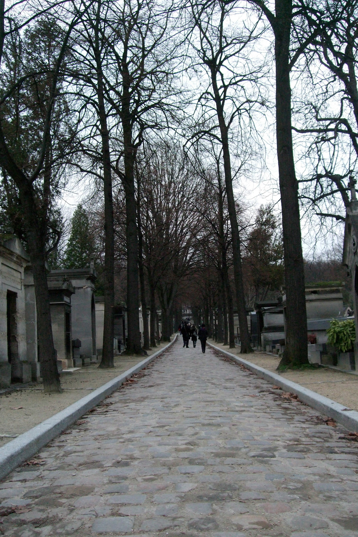 Didn't end up meeting with the others; so had a relaxing time exploring the cemetery.