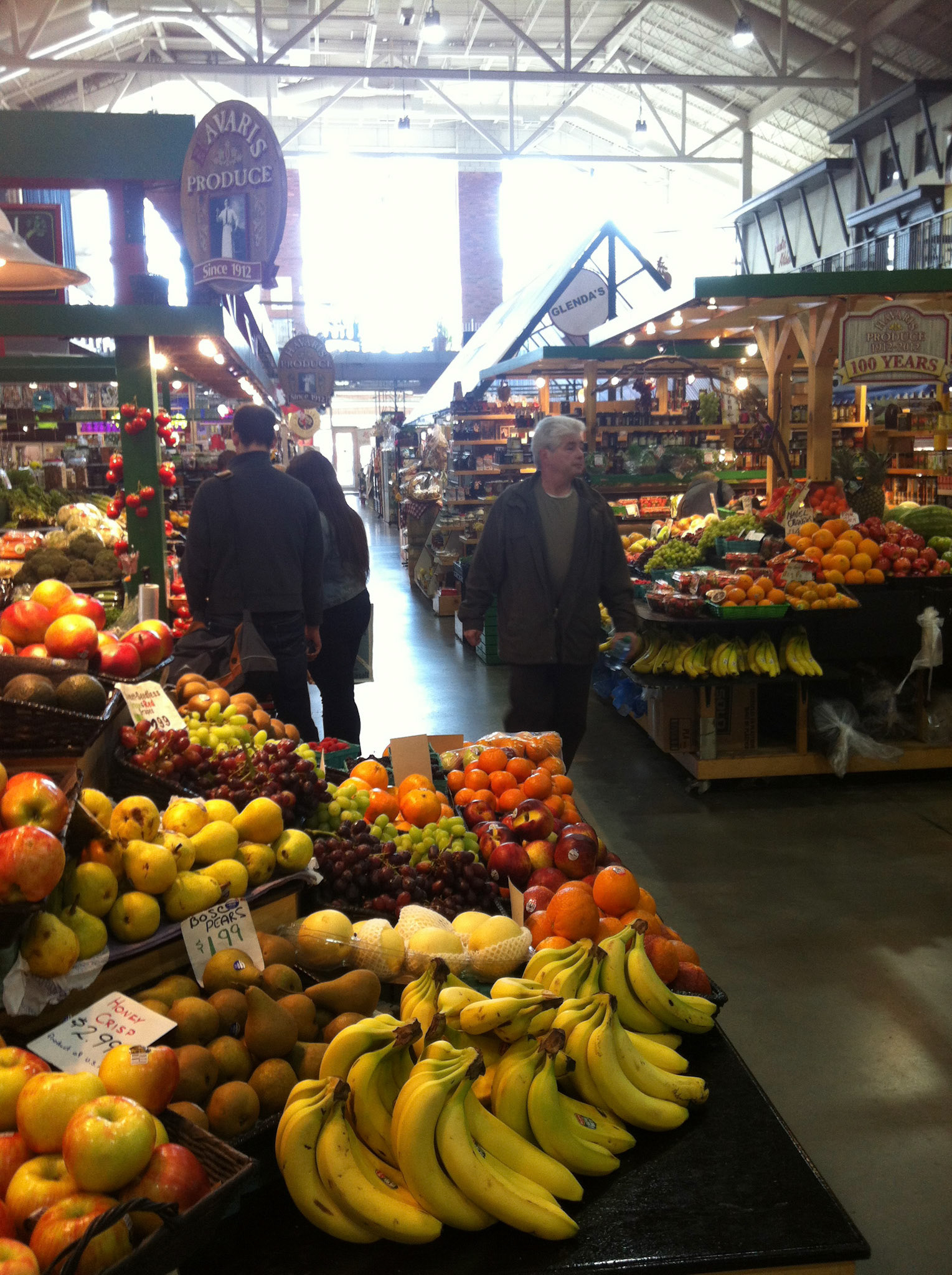 London's Covent Garden Market bursts with colour, delicious smells, great food and great opportunities to run into friends