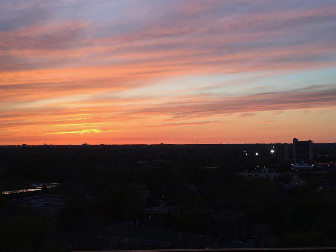 Absolutely stunning evening sky over #ldnont! #nofilter