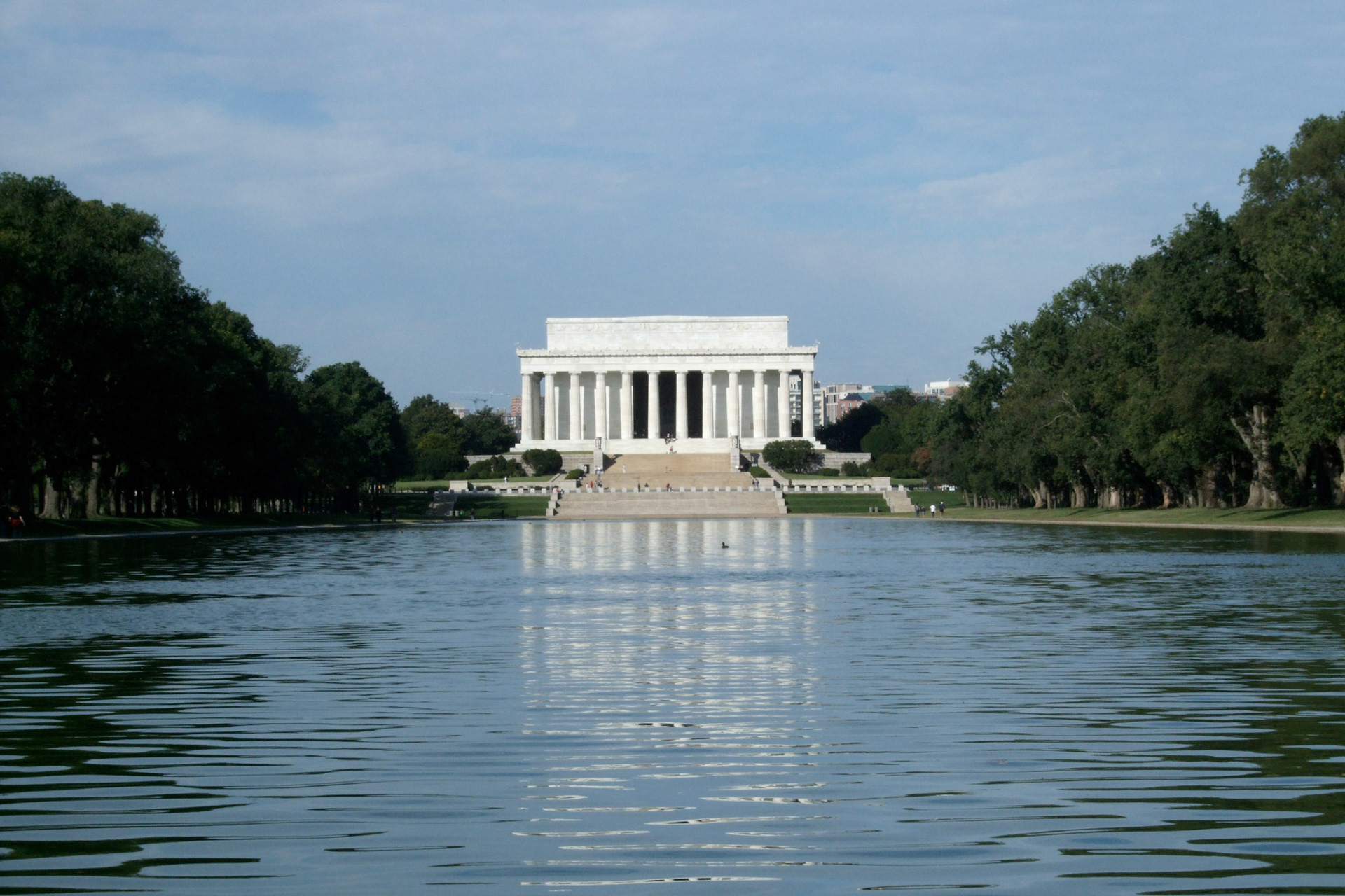 Looking across the reflecting pool to the Lincoln Memorial