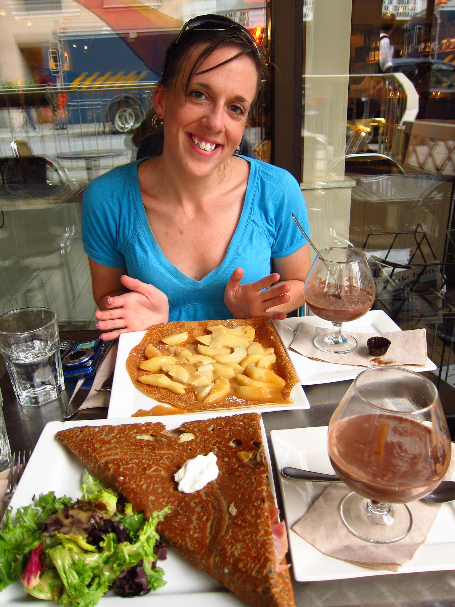 Ahaha, not only chocolate for breakfast: delicious savoury and sweet crepes that we shared