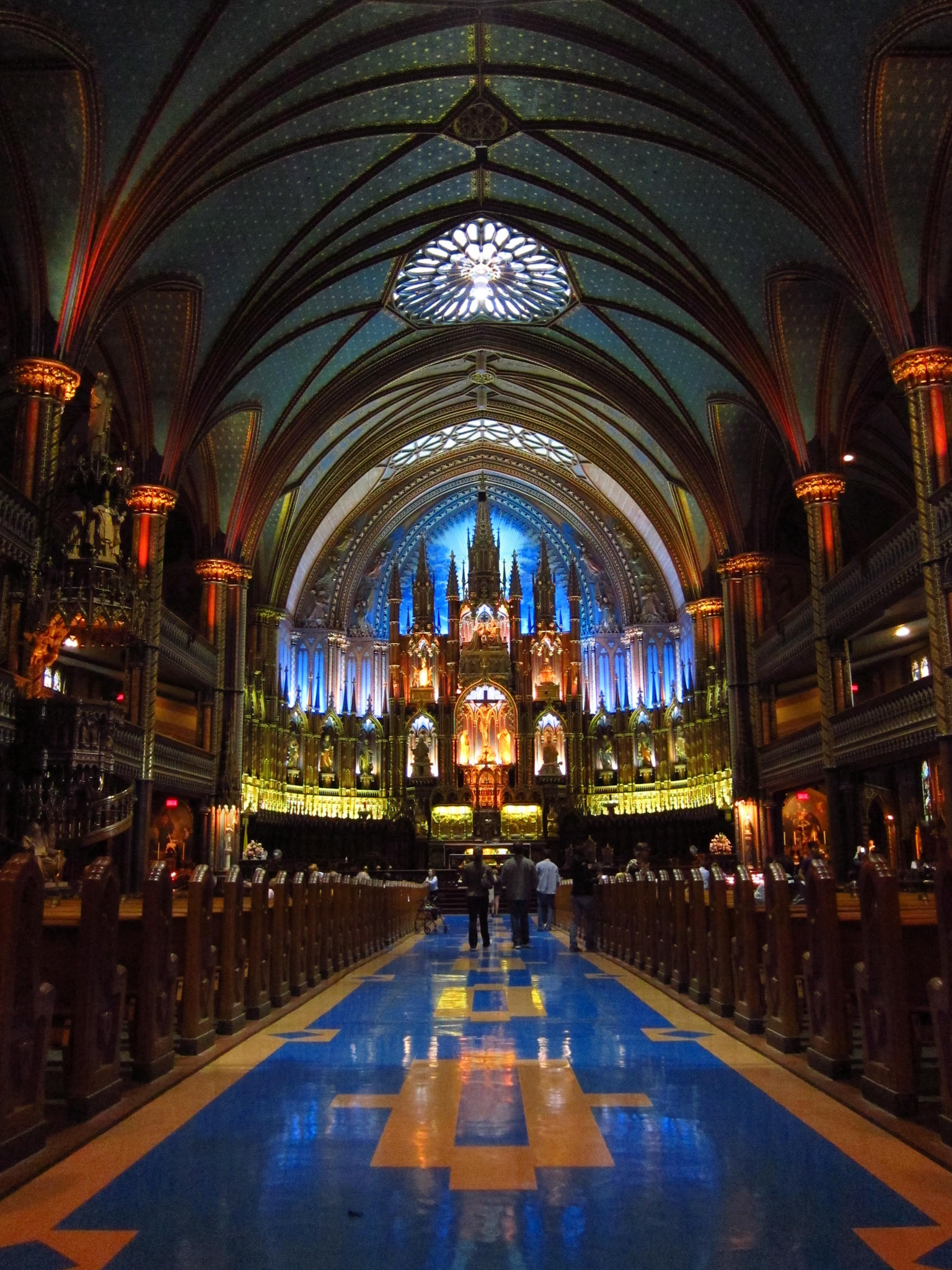 Kelly and I went inside Notre-Dame Basilica: first time I had since I was young