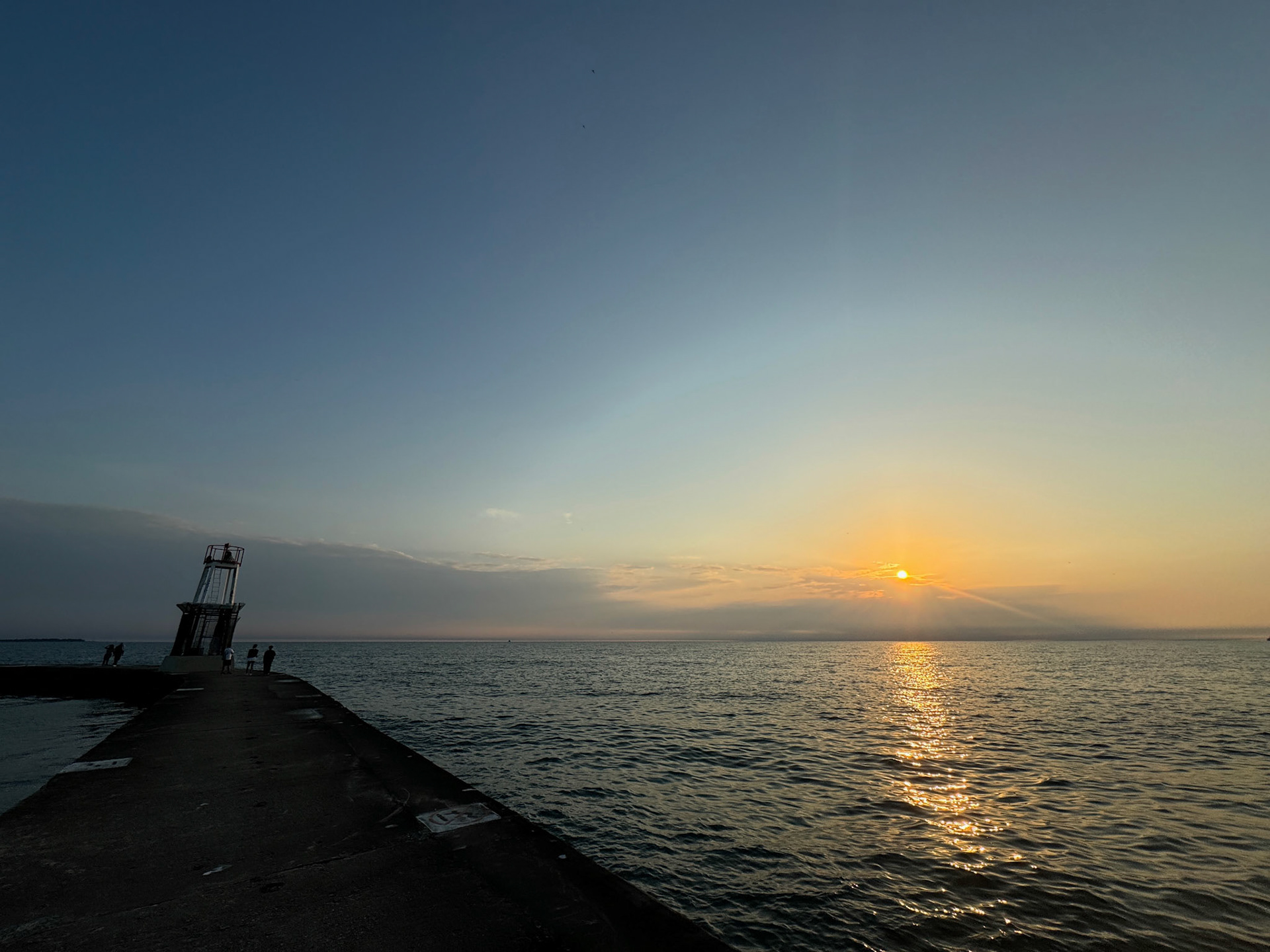 Morning breaks on the Chicago shoreline over Lake Michigan
