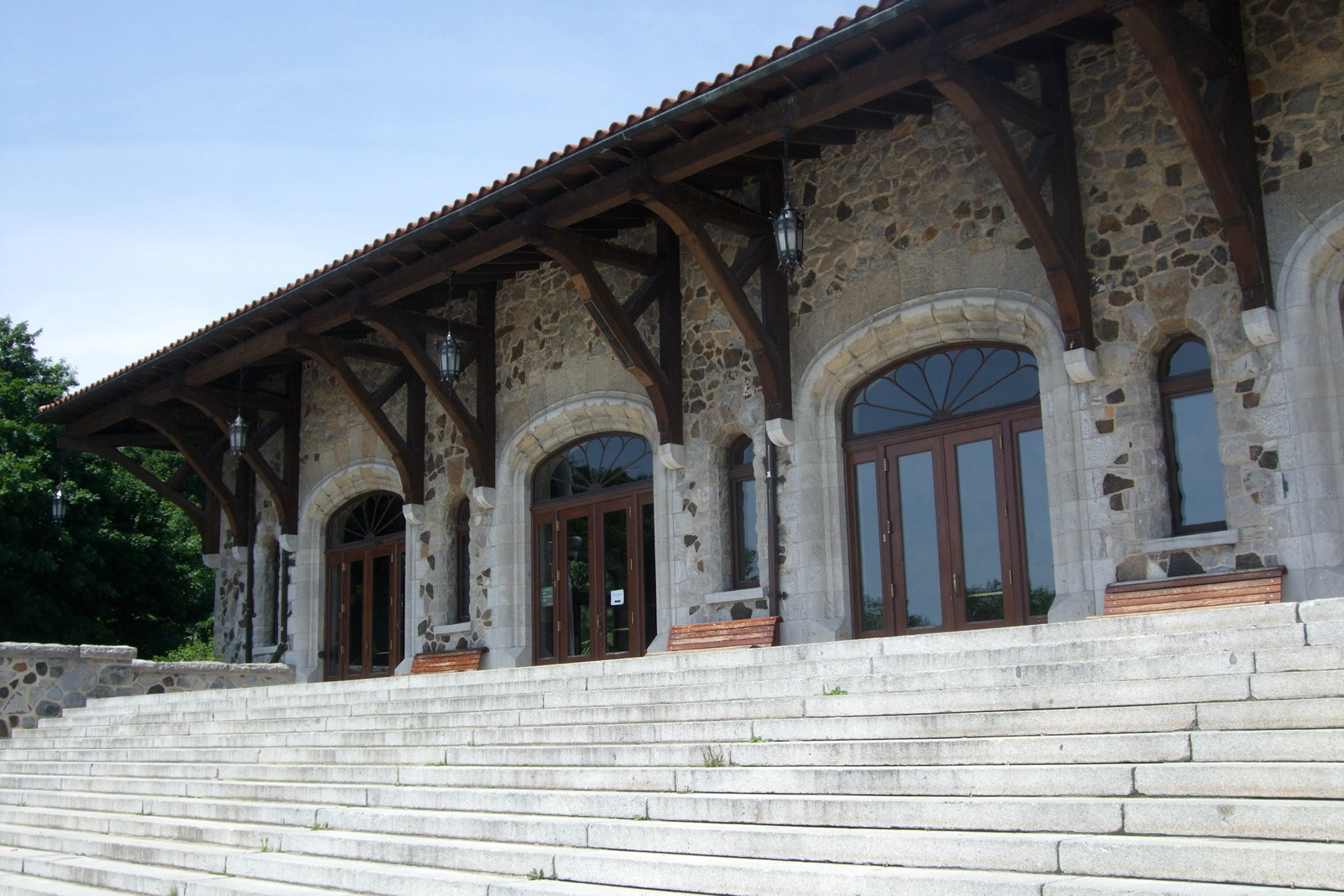 At the top: the belvedere buidling on Mount Royal