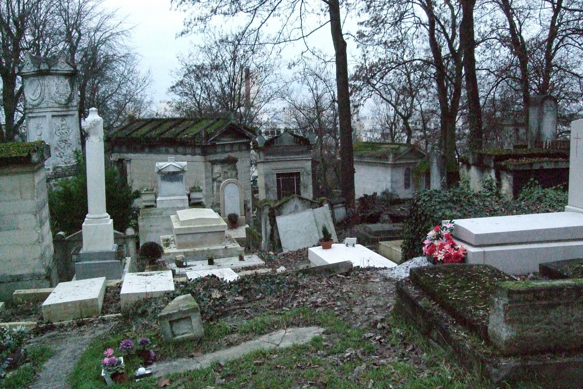 Over the long history, there wasn't a lot of organization to some of the graves at Pere Lachaise