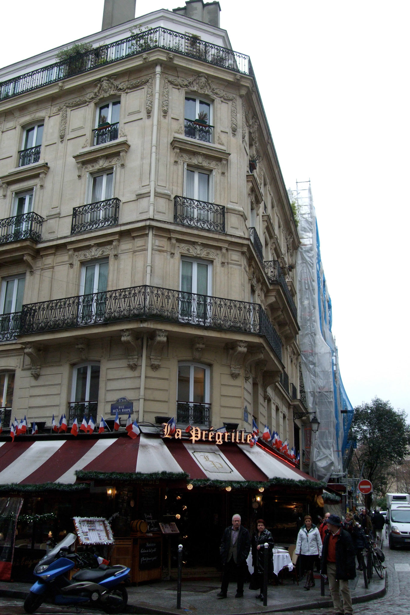 Picturesque cafes dotted every picturesque street corner. You had to investigate the prices though; they gouge tourists