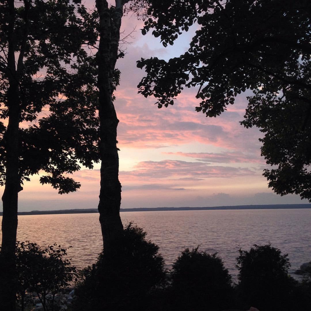 Red sky at night, sailor's delight!