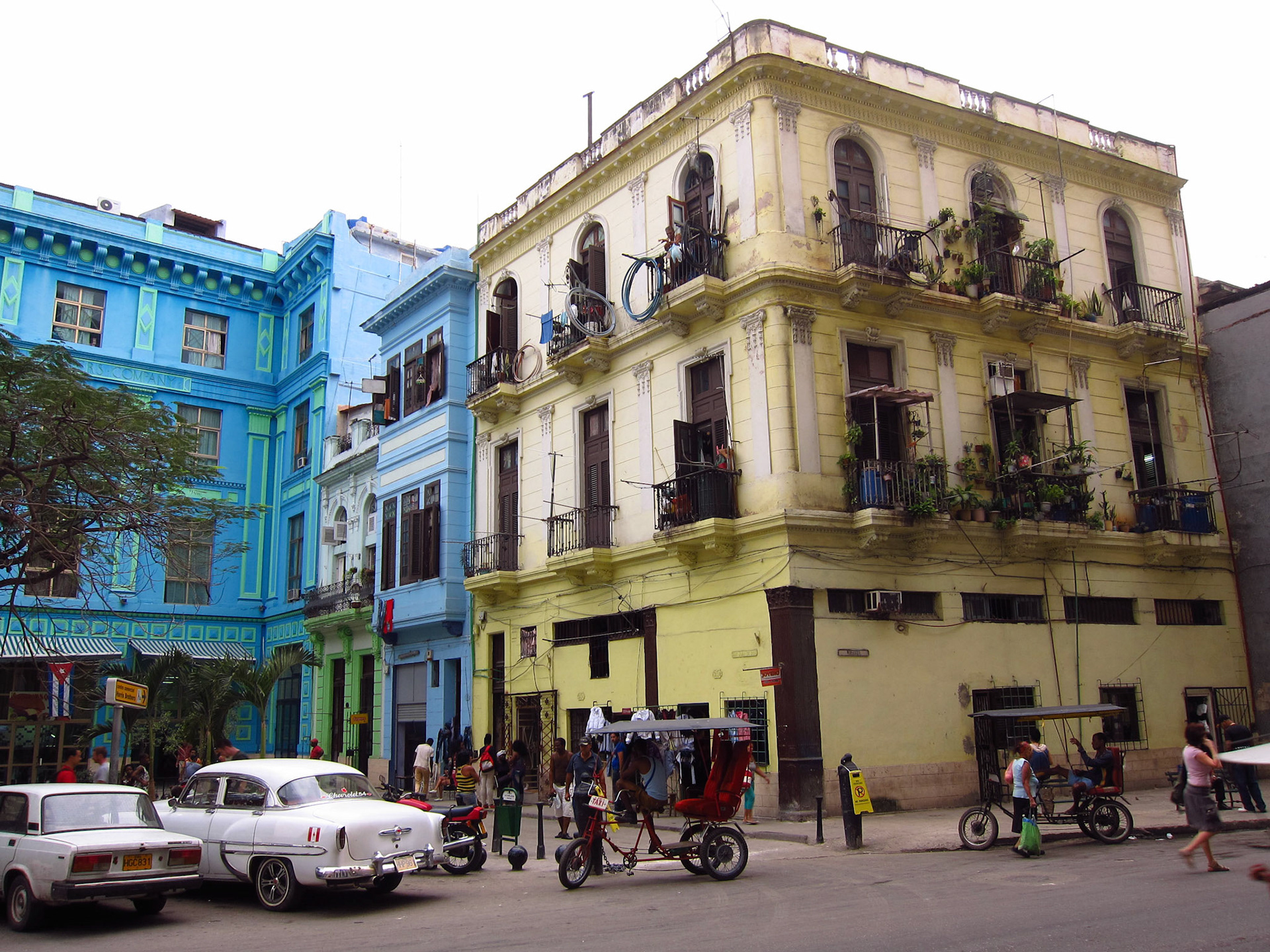 Colourful architecture in Havana