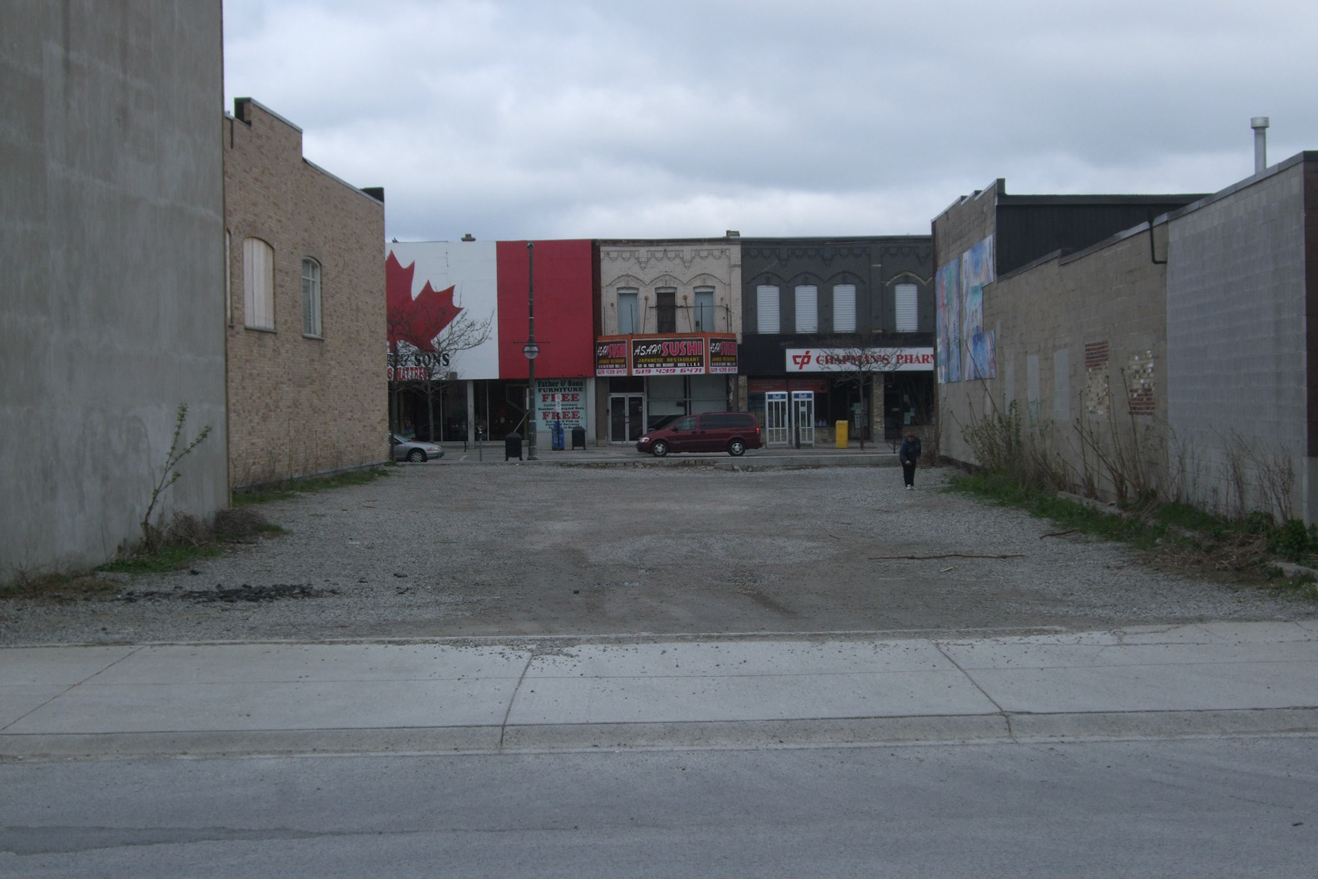 Old East London is a story of contrast: vacant lots and buildings / vibrant restorations, life and bright colours