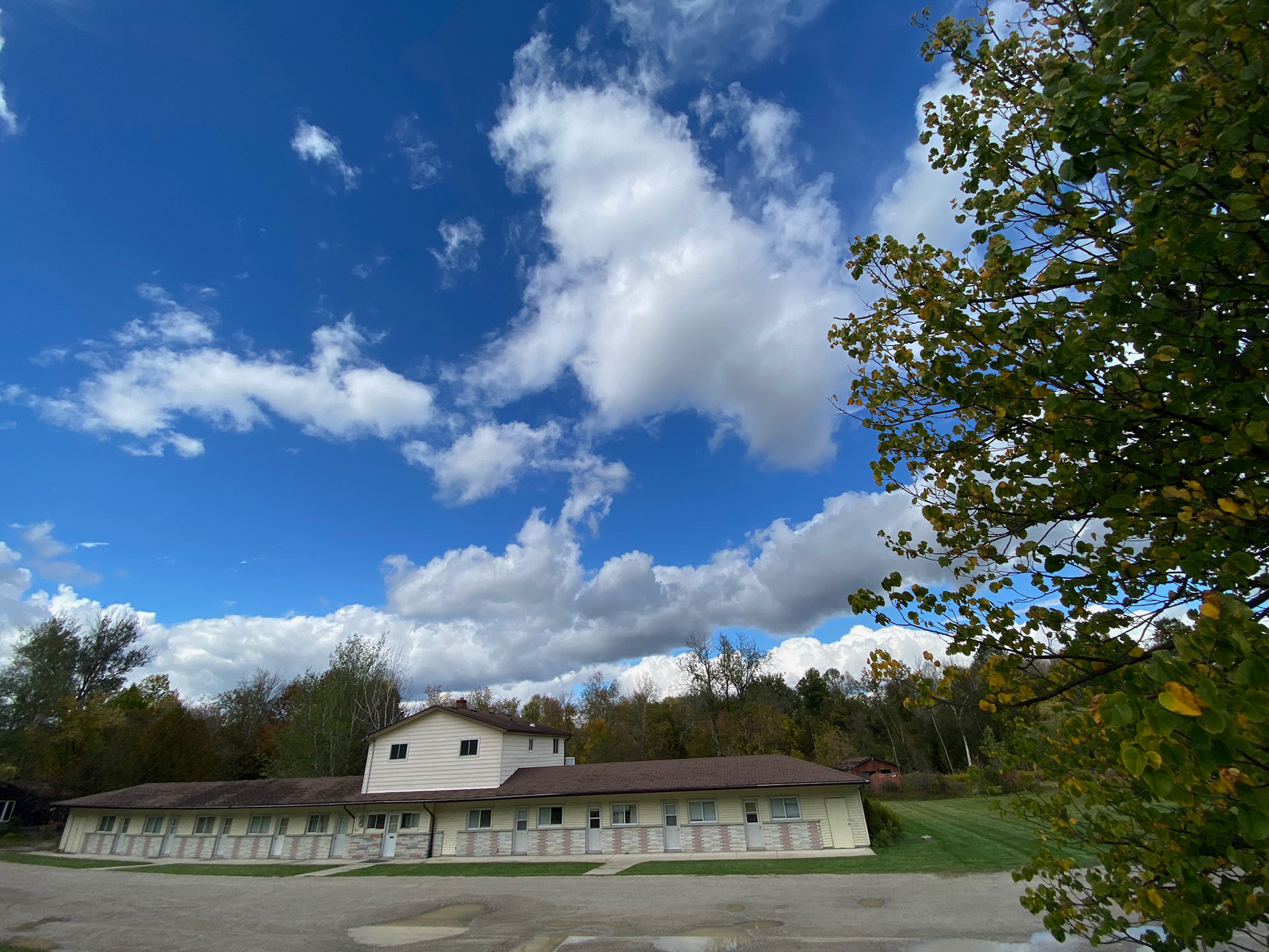 Visiting the Rosebud Motel from Schitt's Creek!