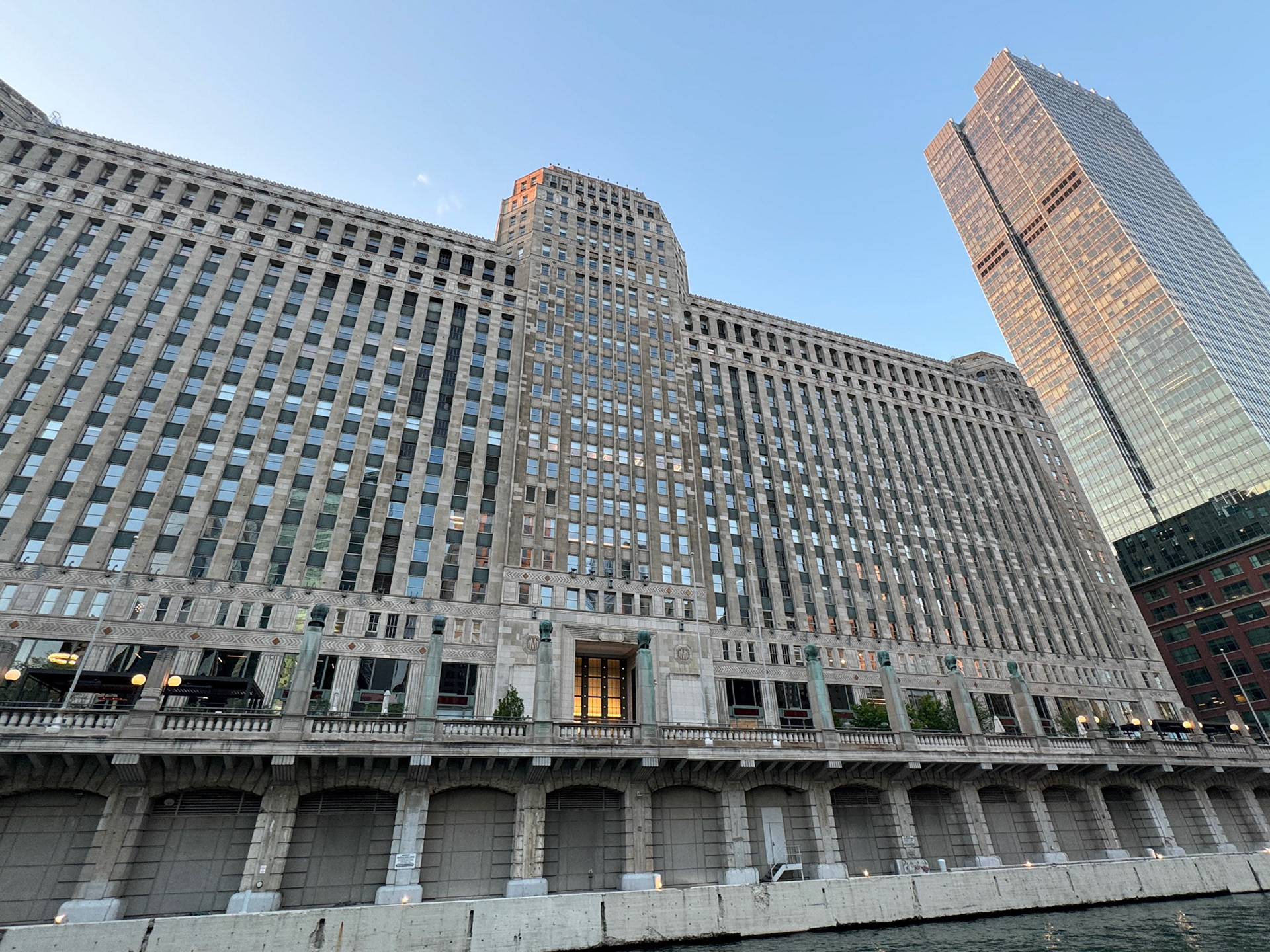 Historic and modern architecture blend harmoniously in Chicago