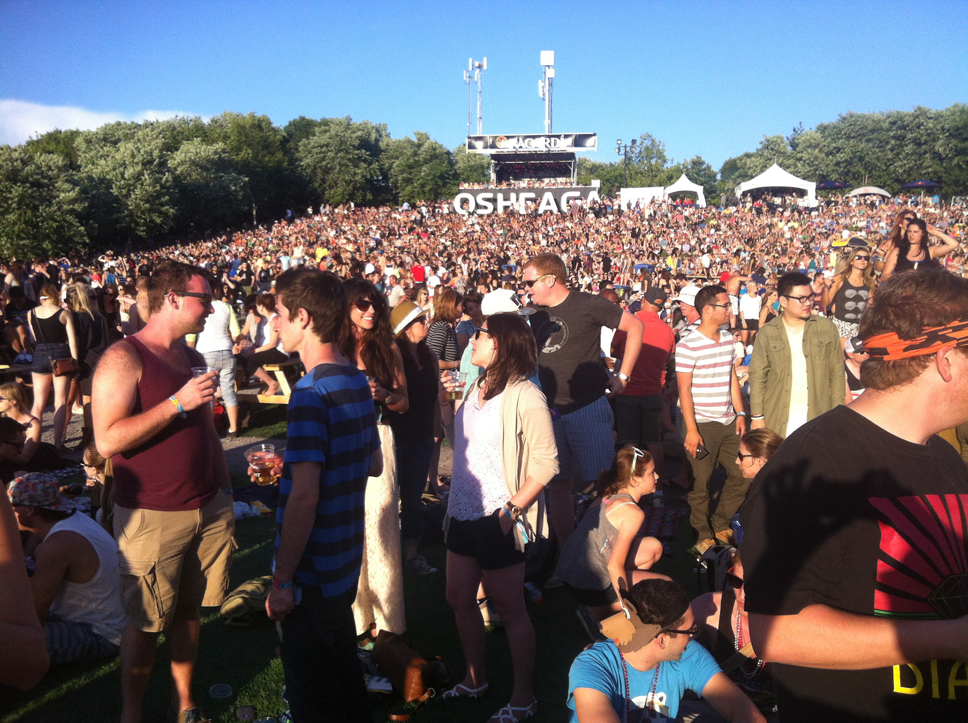 SOoooooo many people at Osheaga enjoying non-stop music and incredible weather and energy