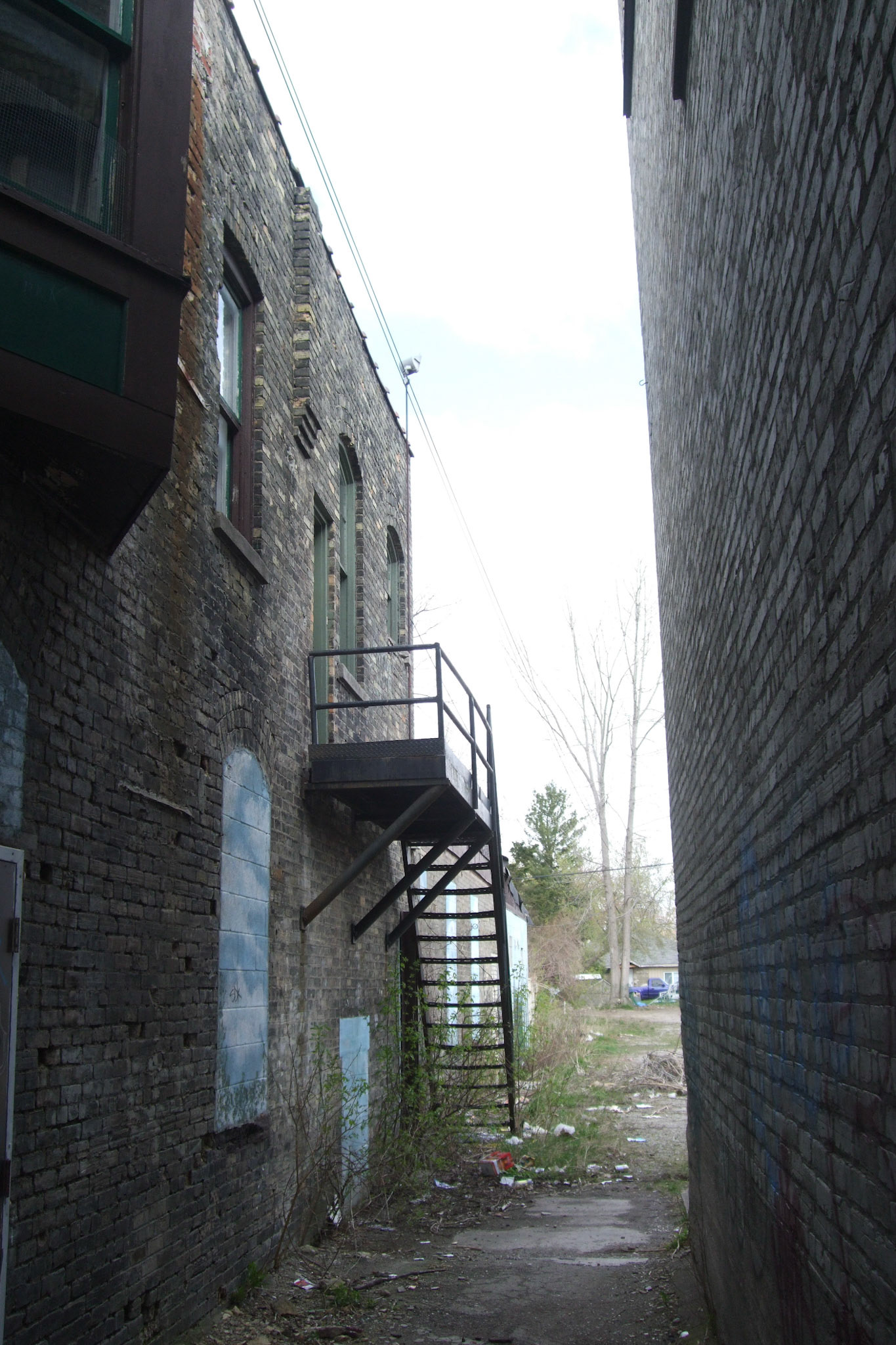 Down the alley-way to see what there is to see. Taking photos with a group lets you wander a little more safely