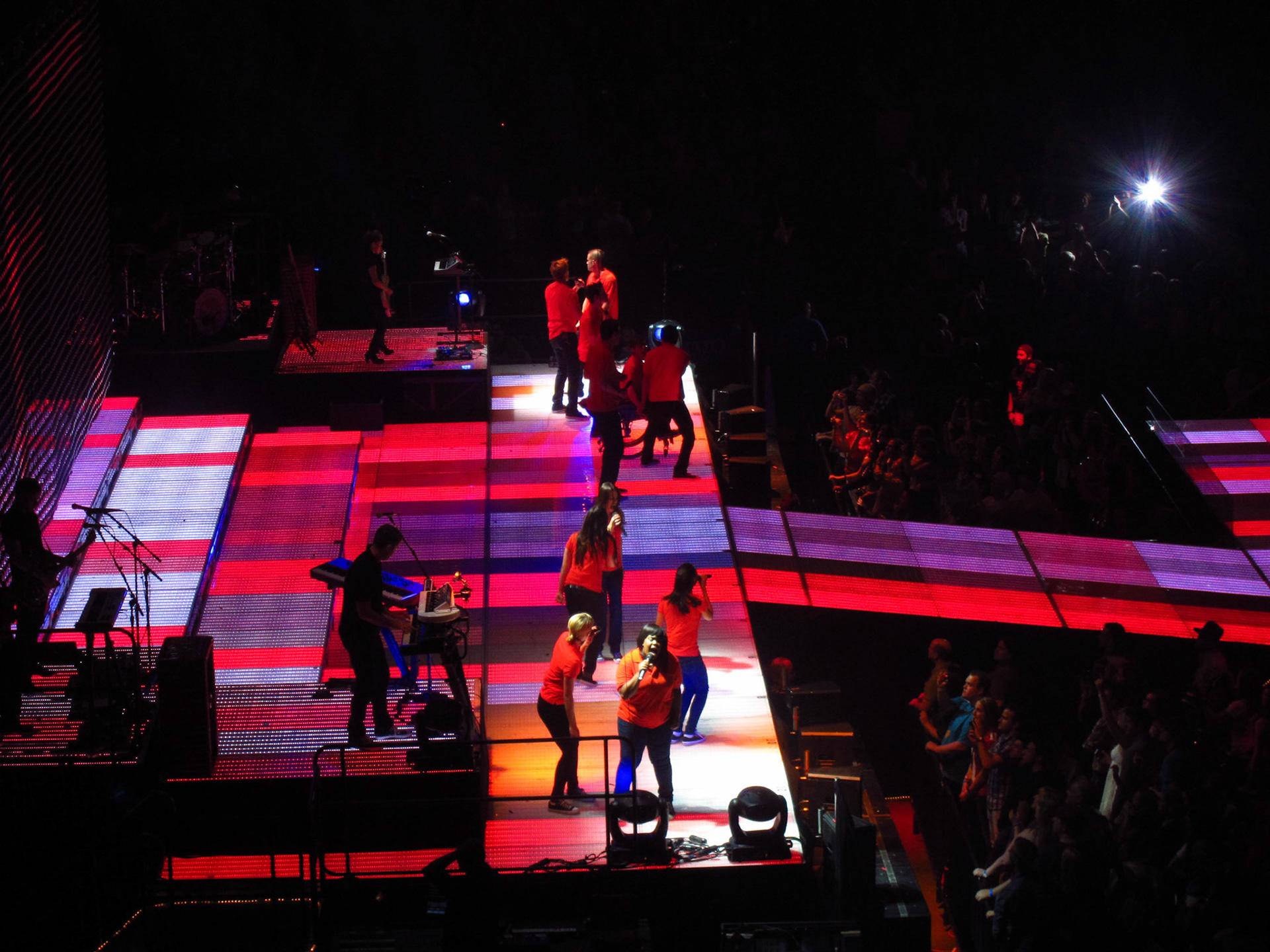 A neat colour-changing stage that went out into the floor audience. Mercedes singing at the foreground